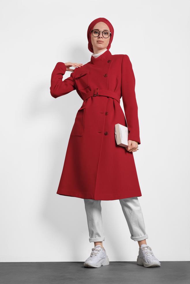 Tesettür giyim KIRMIZI DÜĞMELİ KEMERLİ KAŞE KABAN  90046  - ALVİNA