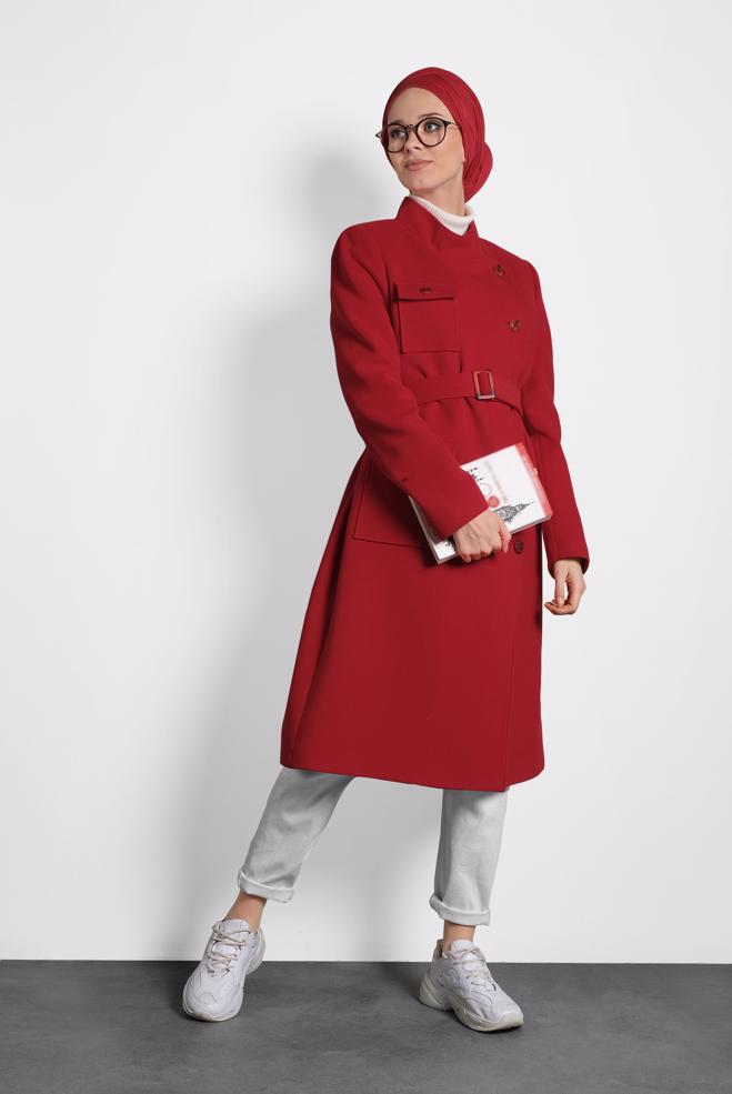 Tesettür giyim KIRMIZI DÜĞMELİ KEMERLİ KAŞE KABAN  90046  - ALVİNA