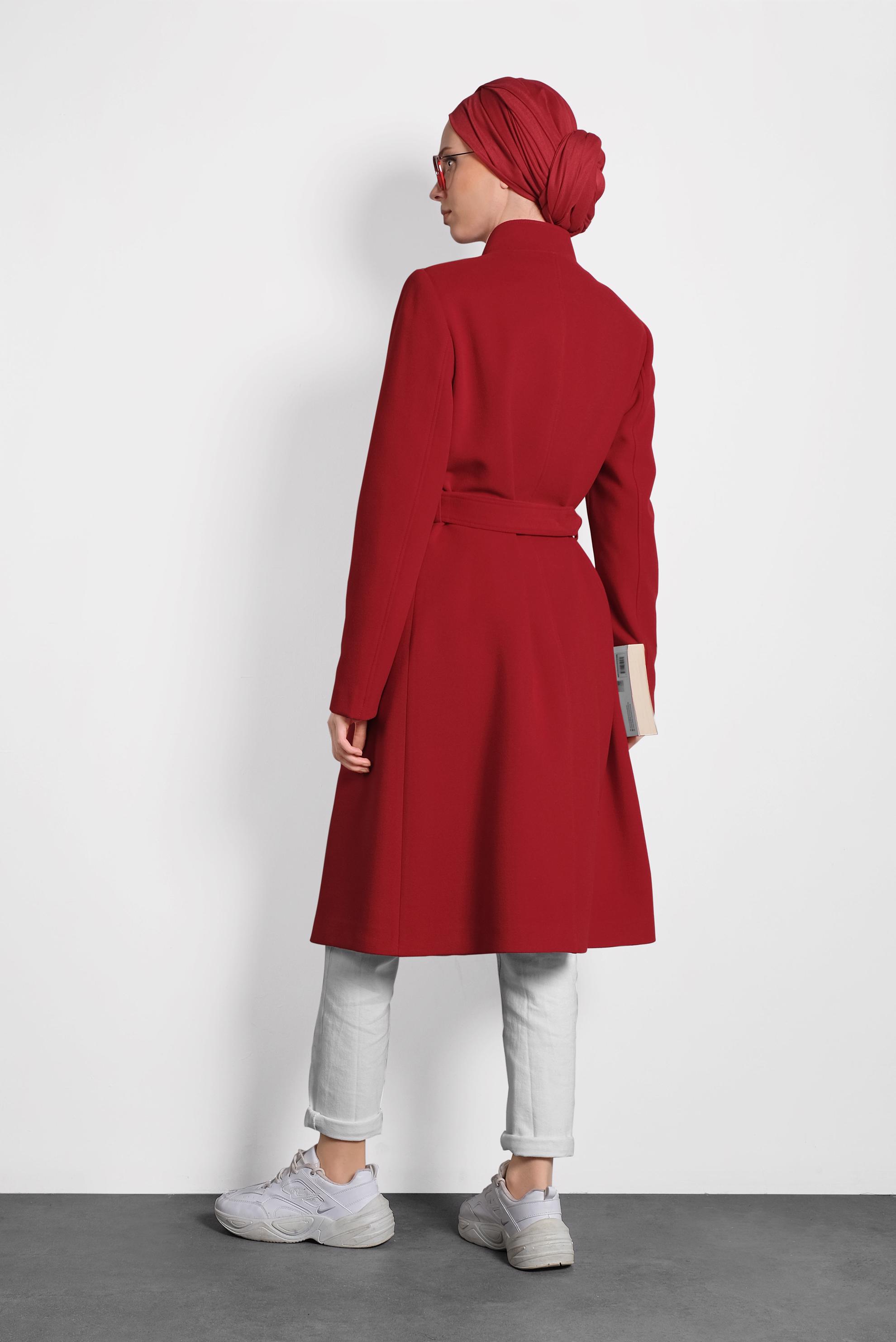 Tesettür giyim KIRMIZI DÜĞMELİ KEMERLİ KAŞE KABAN  90046 