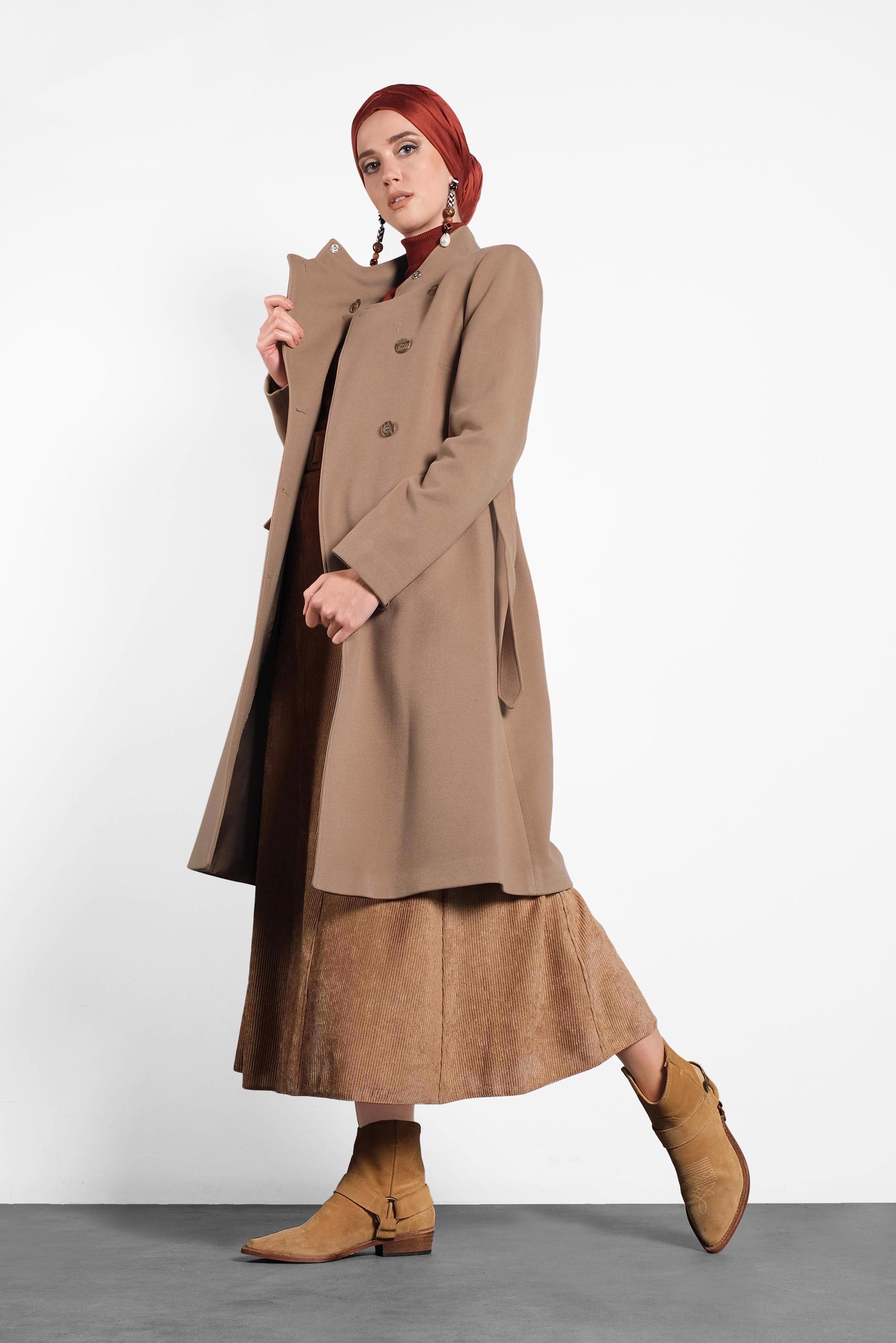 Tesettür giyim KAHVE DÜĞMELİ KEMERLİ KAŞE KABAN  90046 