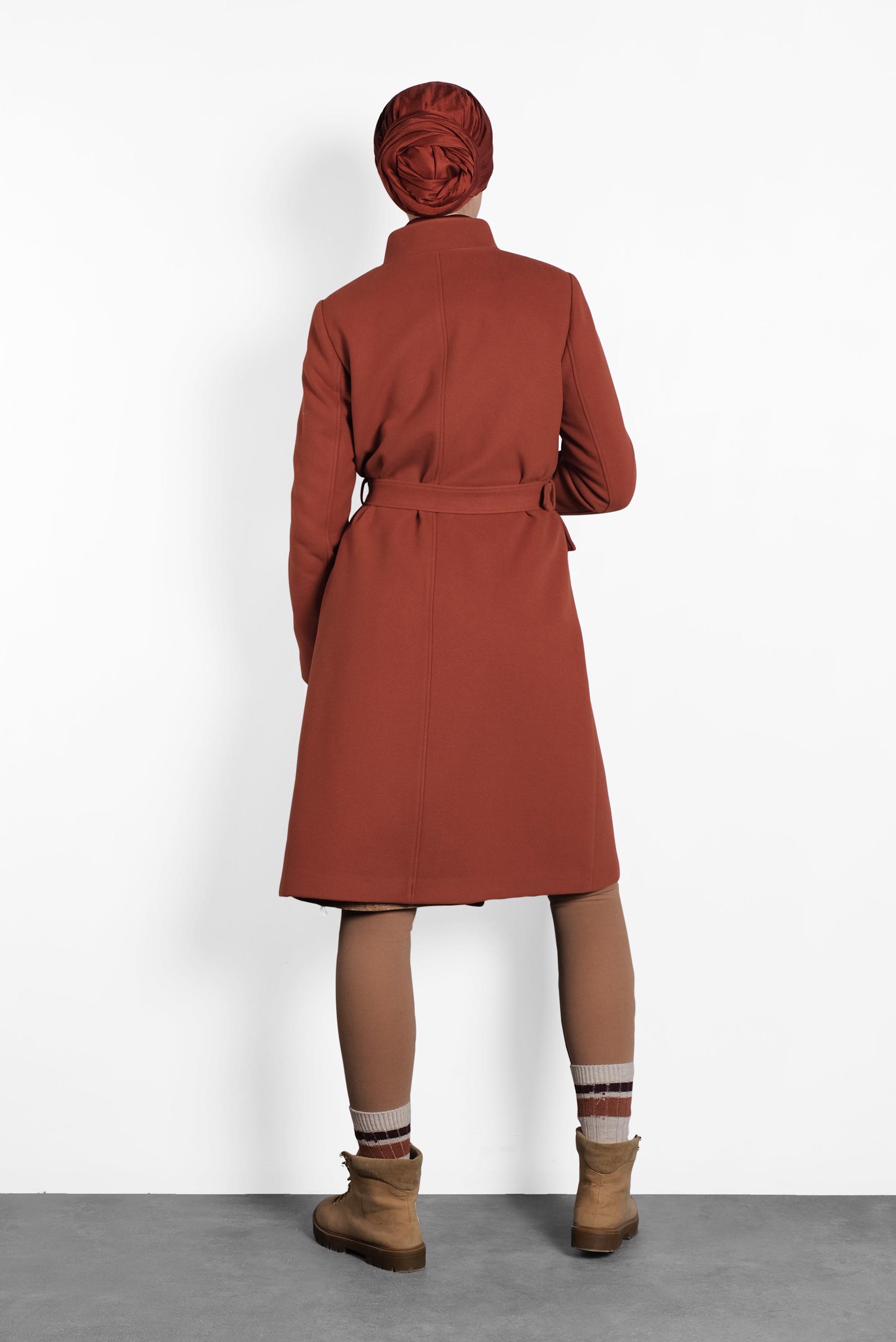 Tesettür giyim TURUNCU DÜĞMELİ KEMERLİ KAŞE KABAN  90046 