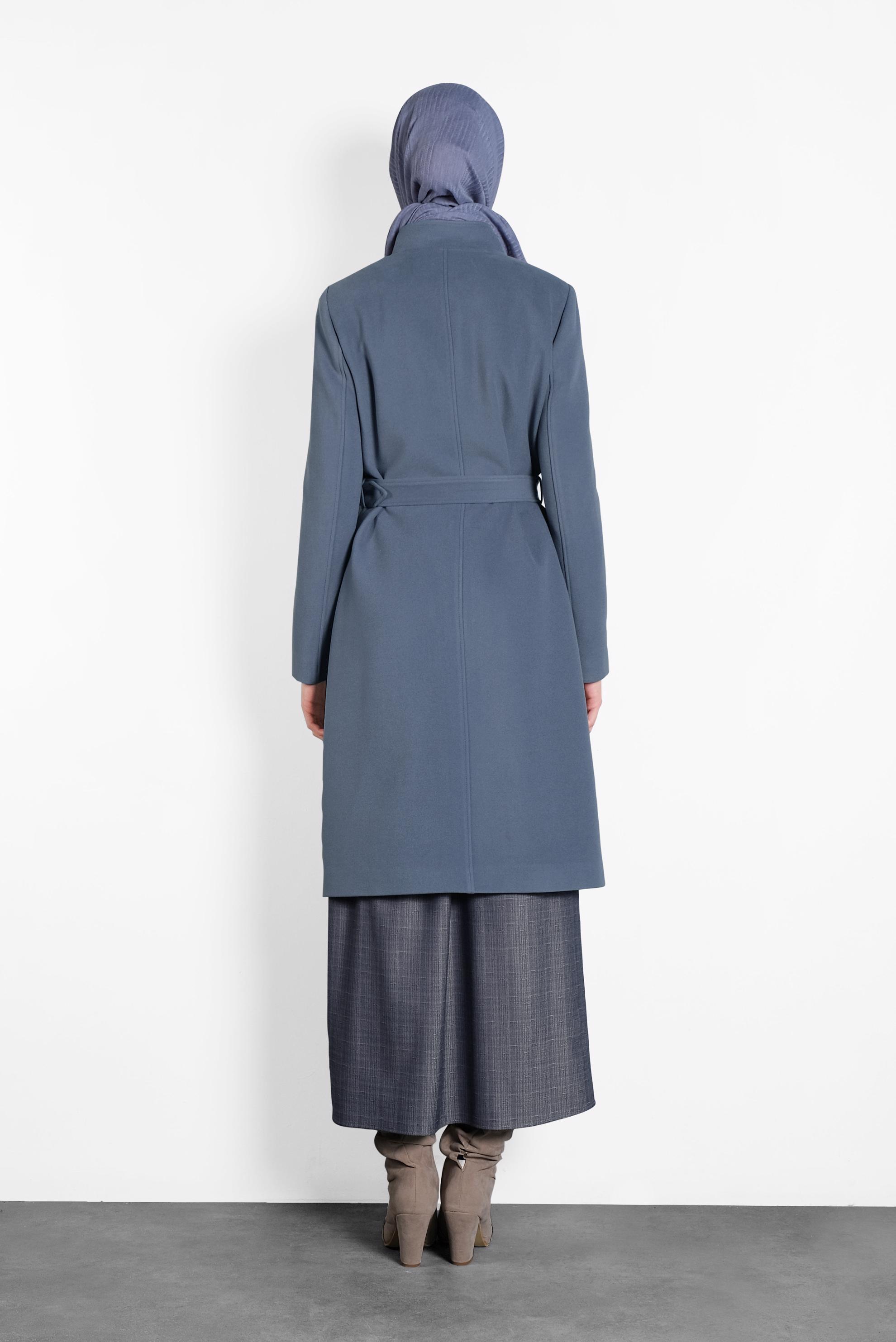 Tesettür giyim MAVİ DÜĞMELİ KEMERLİ KAŞE KABAN  90046 