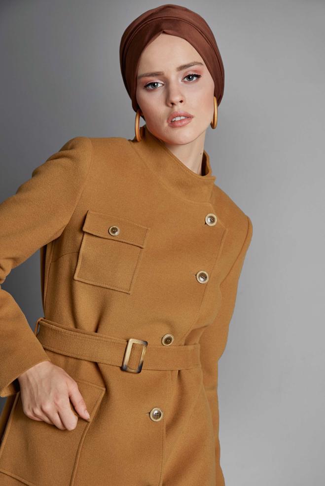 Tesettür giyim SARI DÜĞMELİ KEMERLİ KAŞE KABAN  90046  - ALVİNA