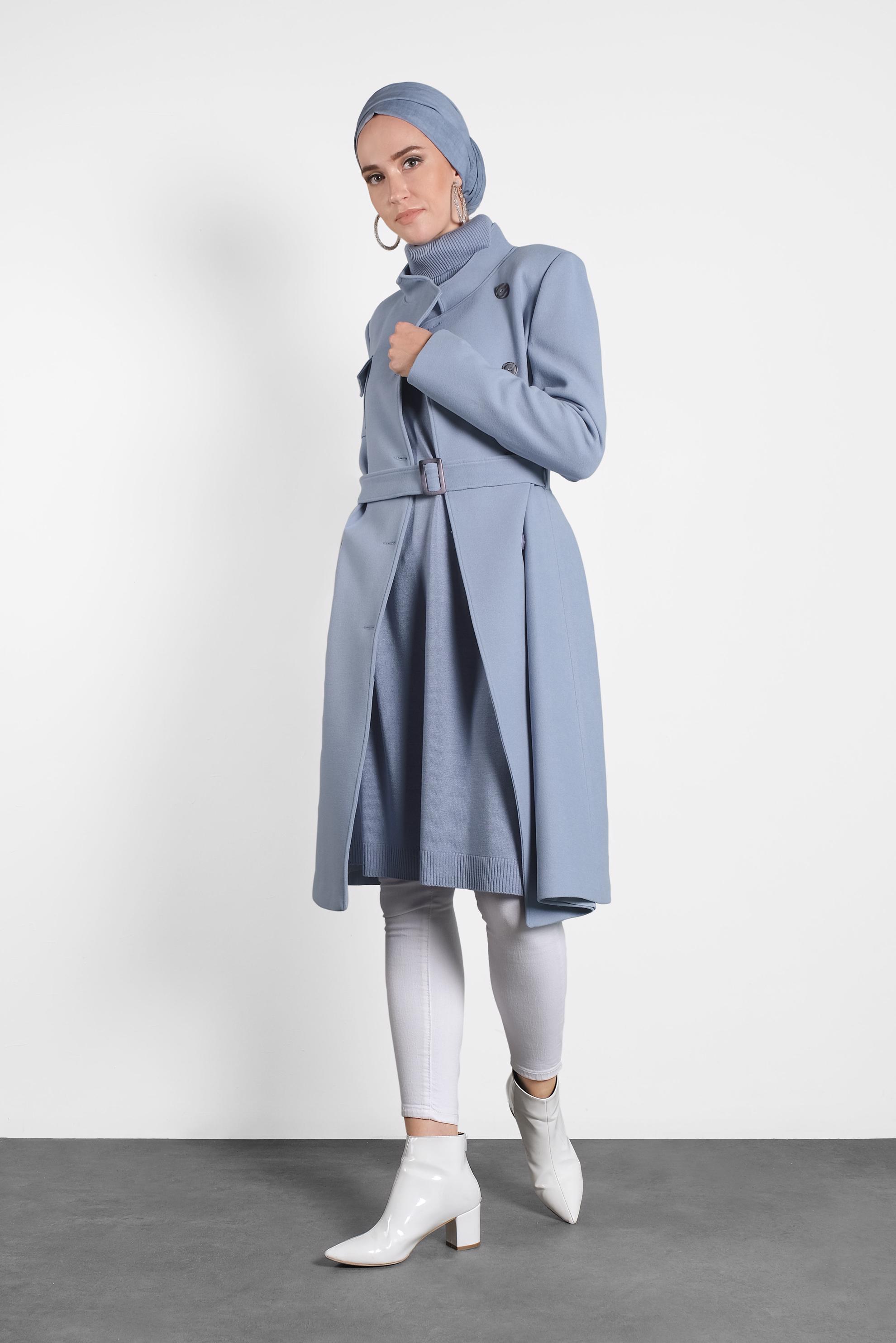 Tesettür giyim MAVİ DÜĞMELİ KEMERLİ KAŞE KABAN  90046 