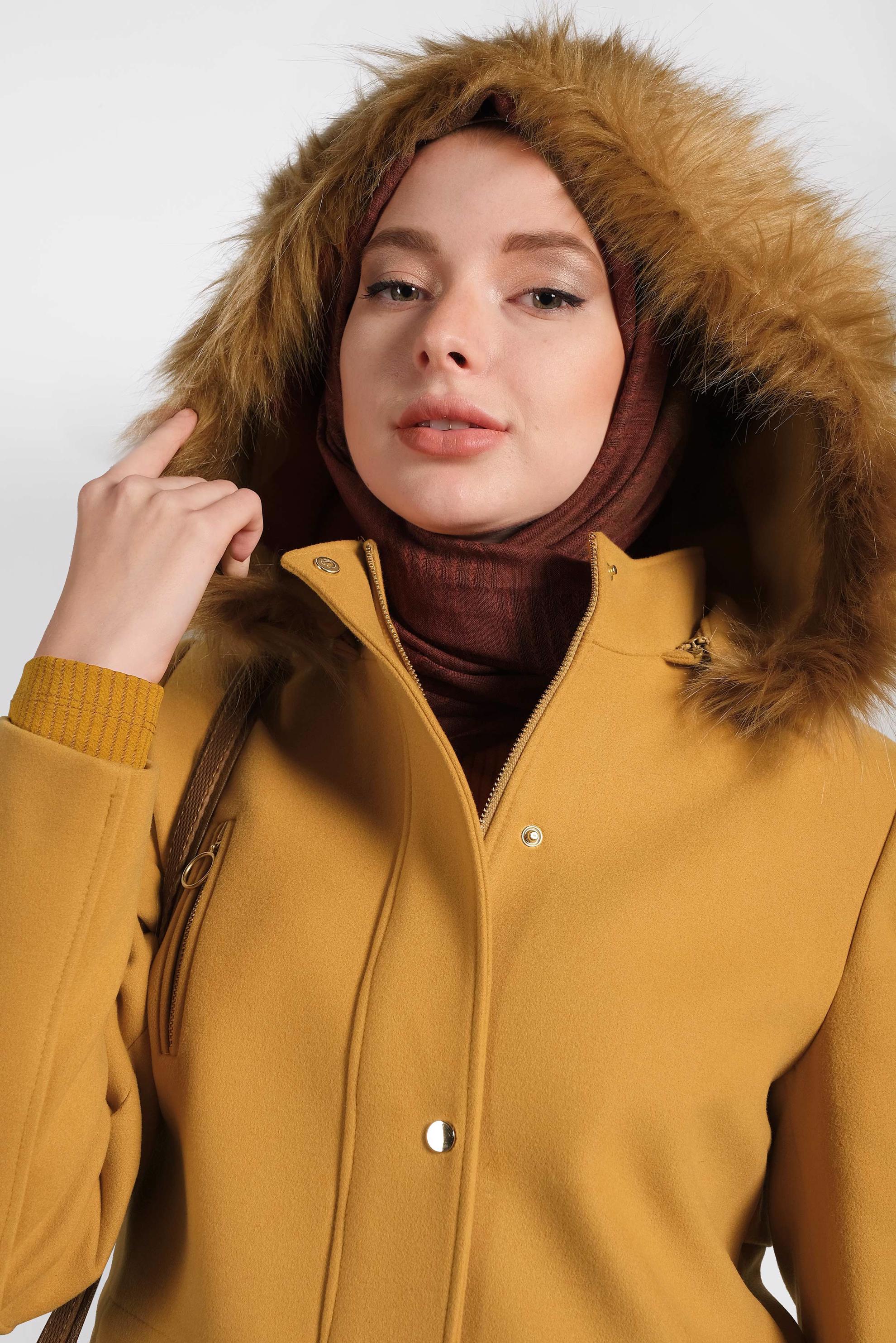 Tesettür giyim SARI FERMUAR DETAYLI KAPÜŞONLU KABAN 90050