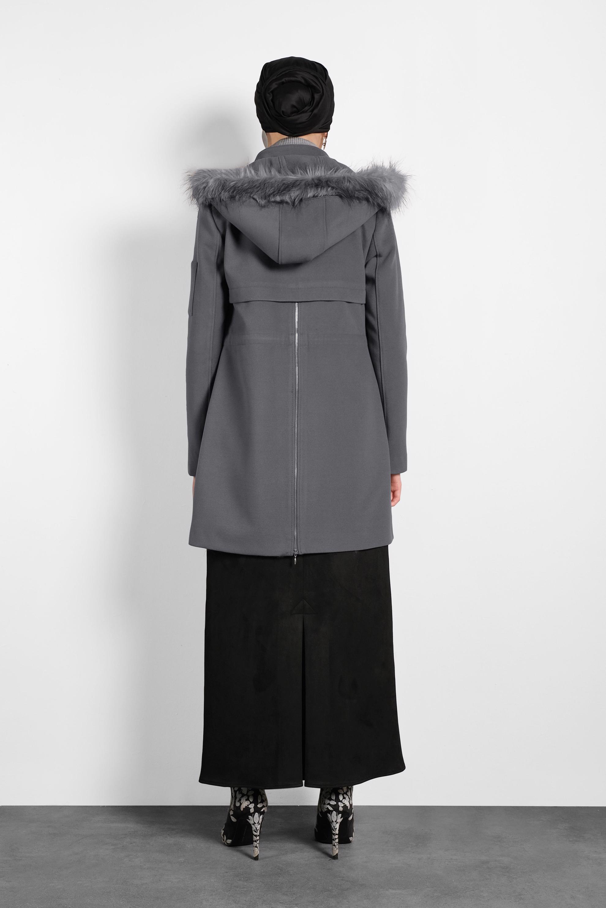 Tesettür giyim GRİ FERMUAR DETAYLI KAPÜŞONLU KABAN 90050