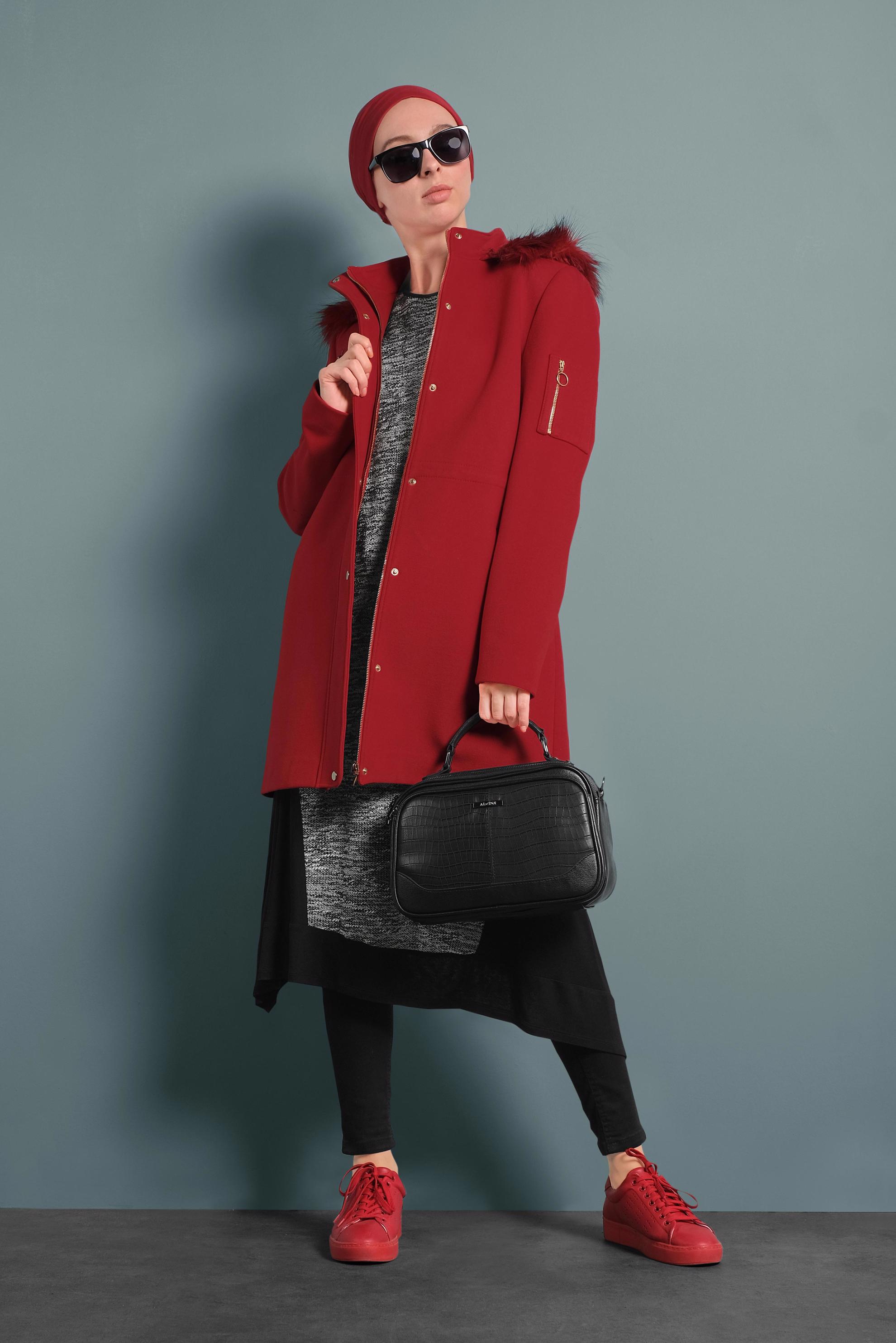 Tesettür giyim KIRMIZI FERMUAR DETAYLI KAPÜŞONLU KABAN 90050