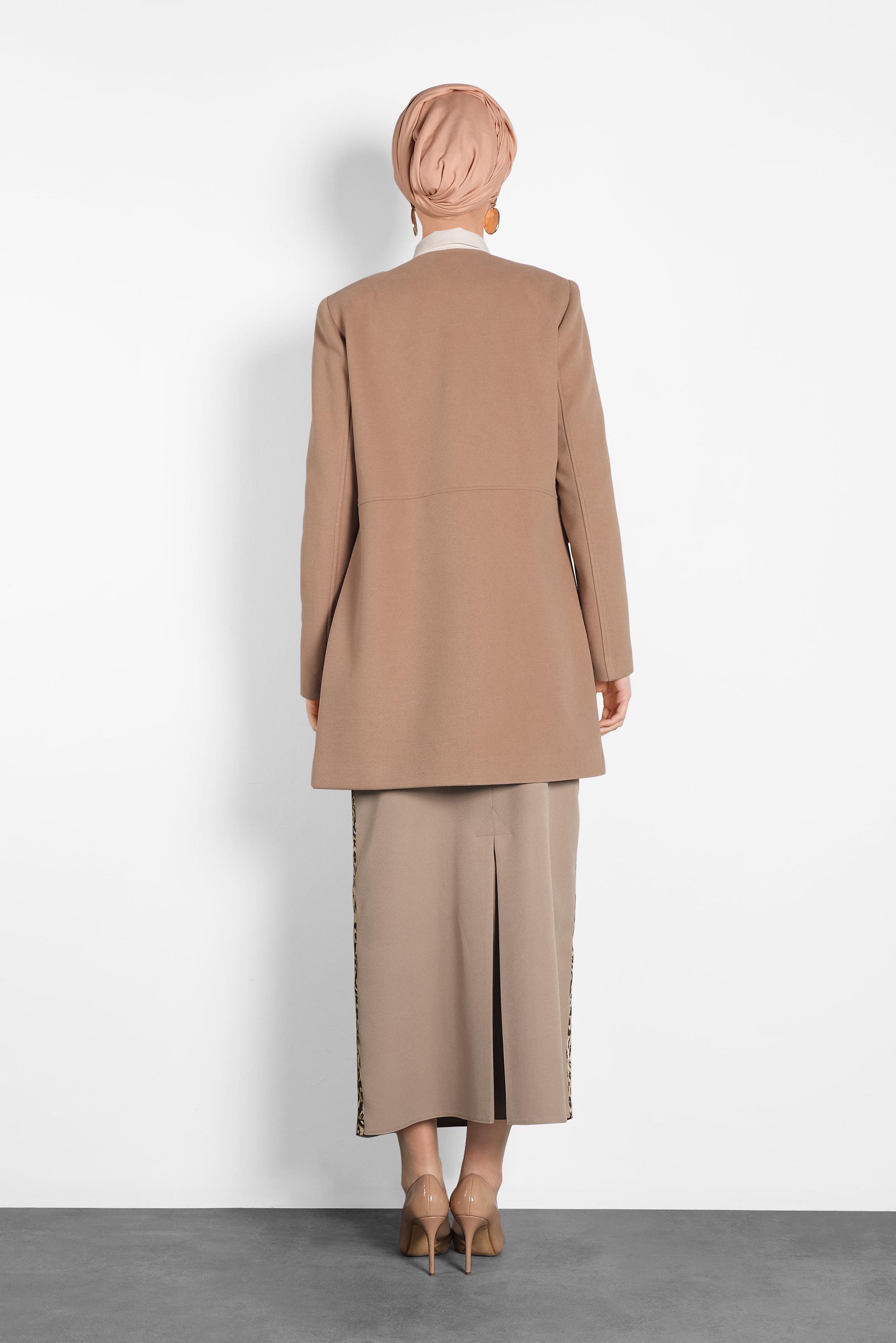 Tesettür giyim TABA BİSİKLET YAKA DÜĞMELİ KABAN 90051 