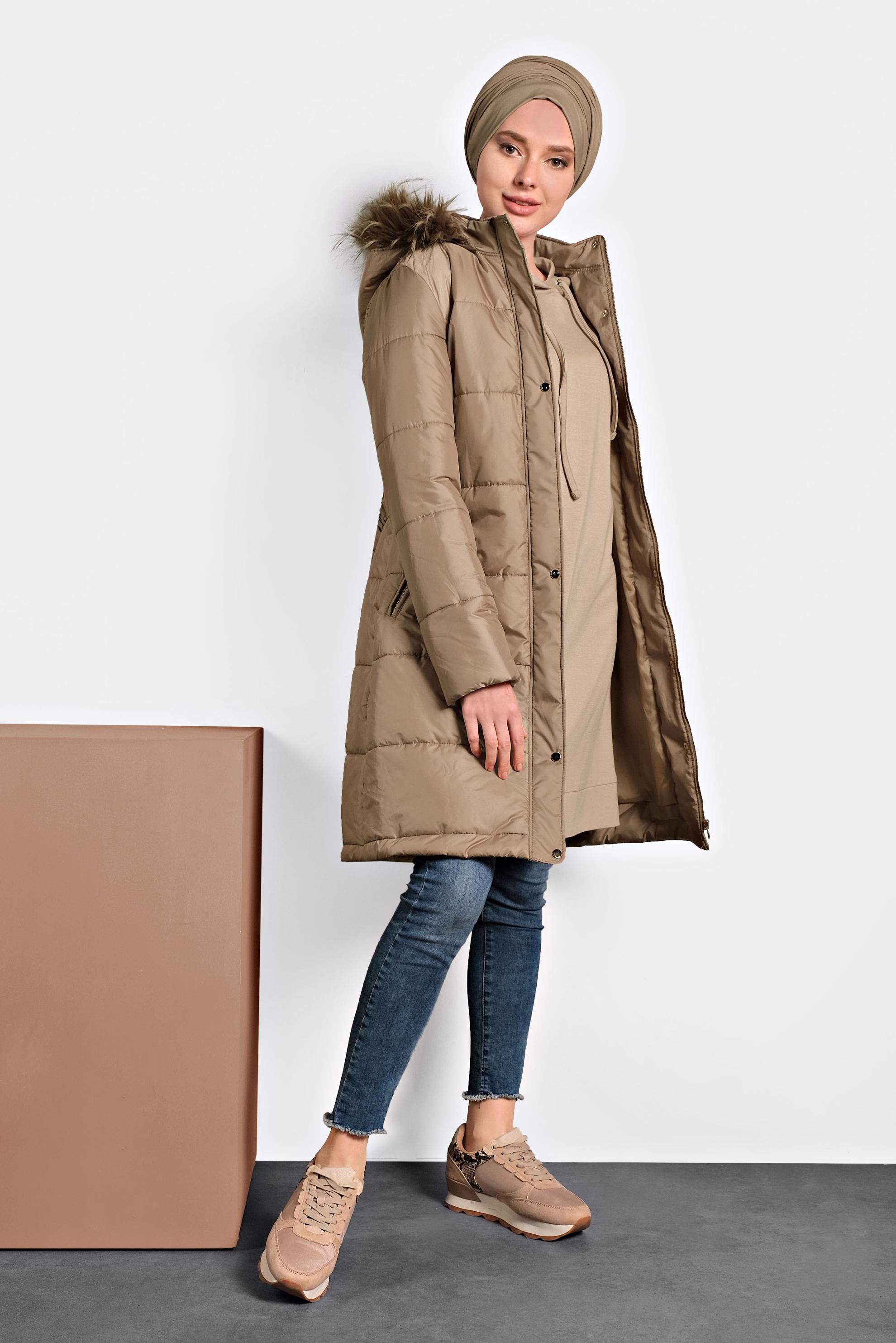 Tesettür giyim BEJ KAPÜŞONLU ŞİŞME KABAN 90054 