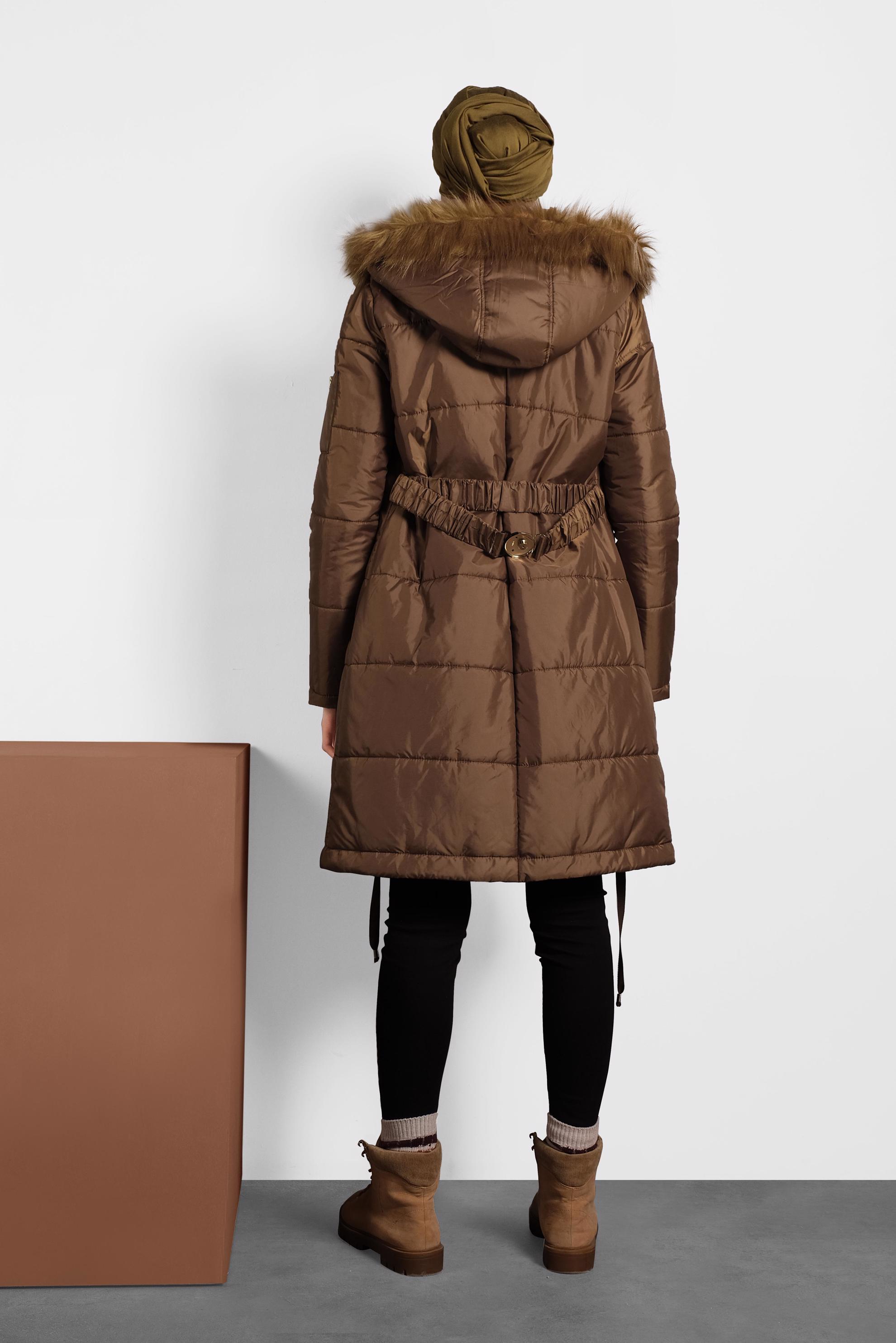 Tesettür giyim TABA KAPÜŞONLU ŞİŞME KABAN 90054 