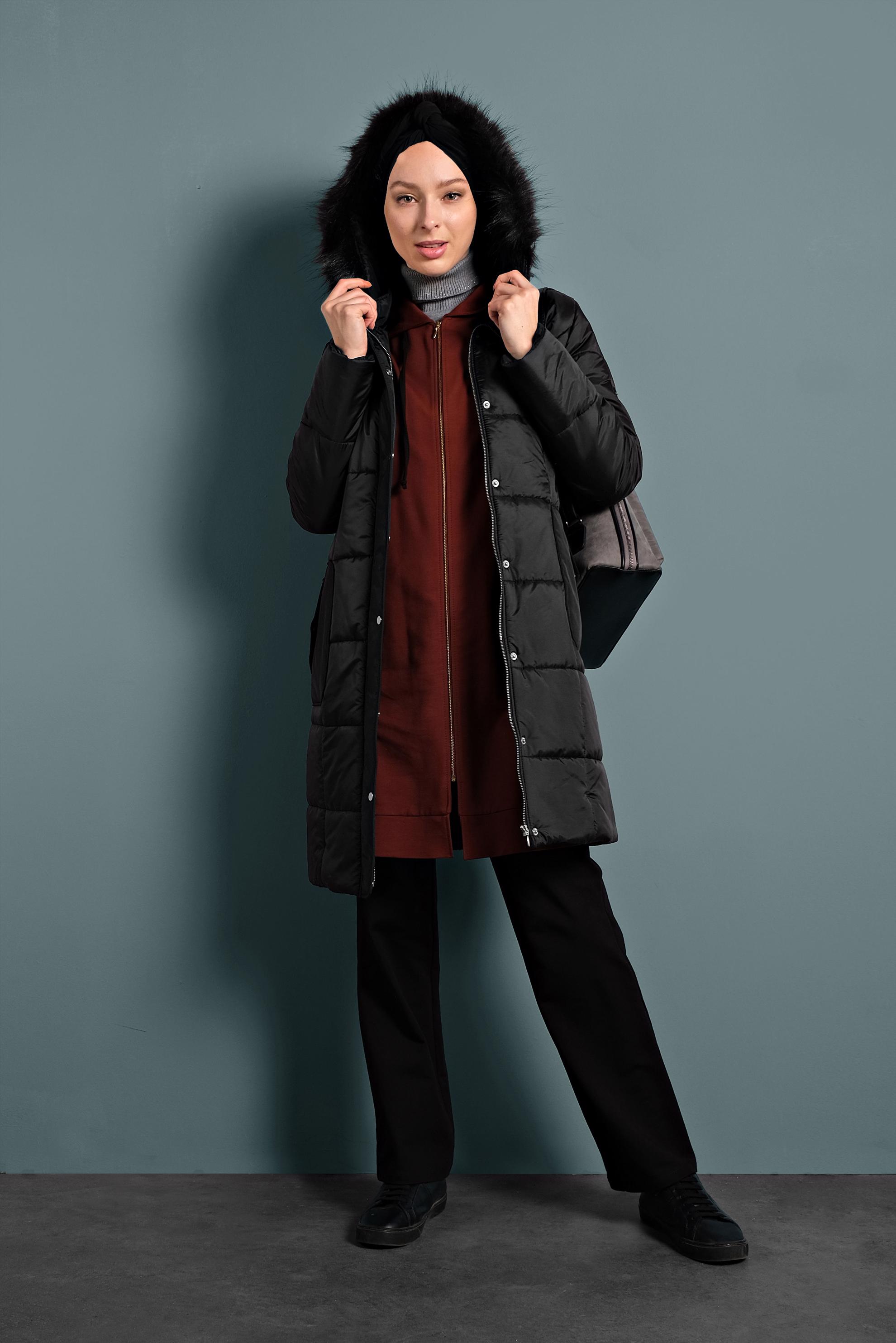 Tesettür giyim SİYAH KAPÜŞONLU ŞİŞME KABAN 90055