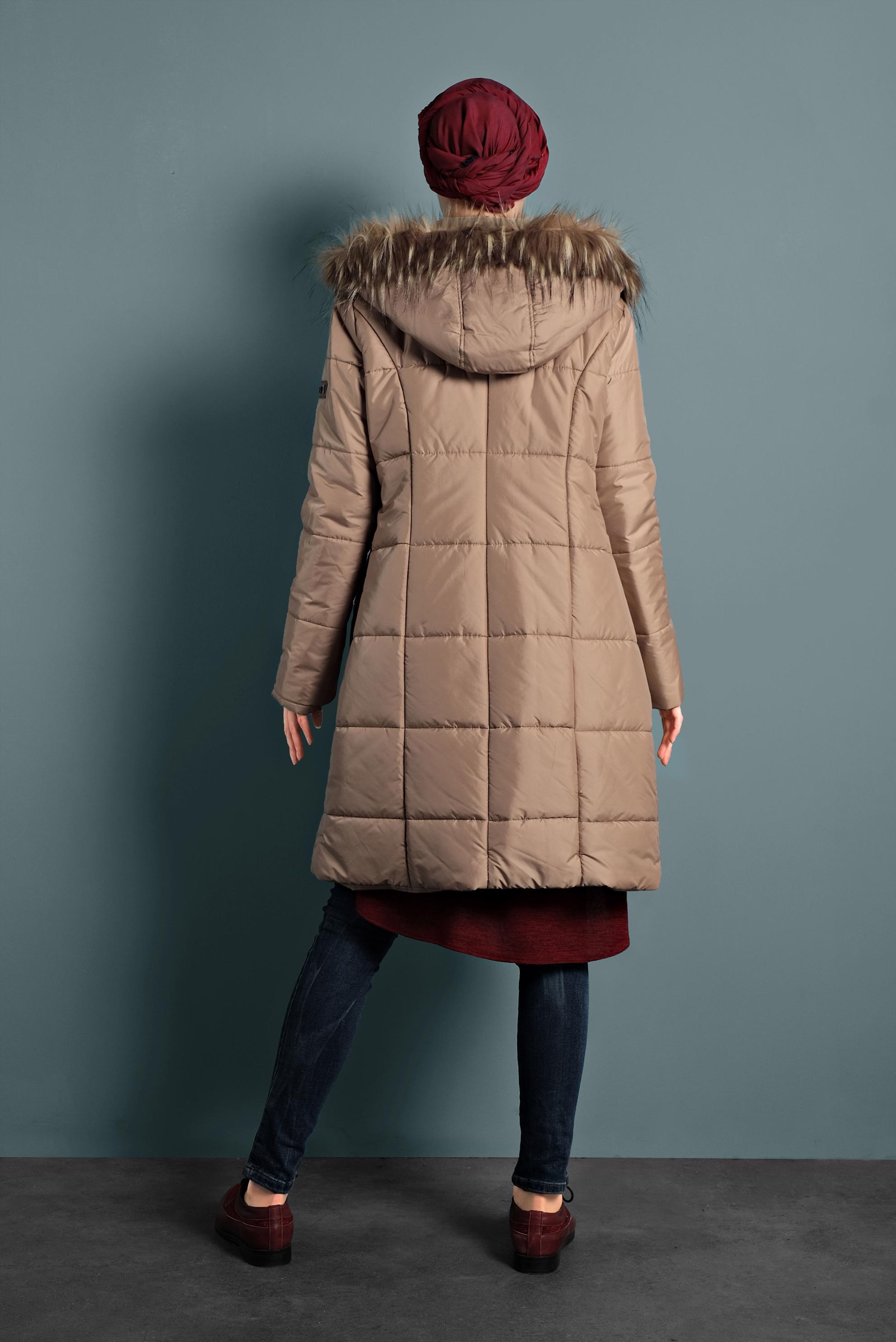 Tesettür giyim BEJ KAPÜŞONLU ŞİŞME KABAN 90055