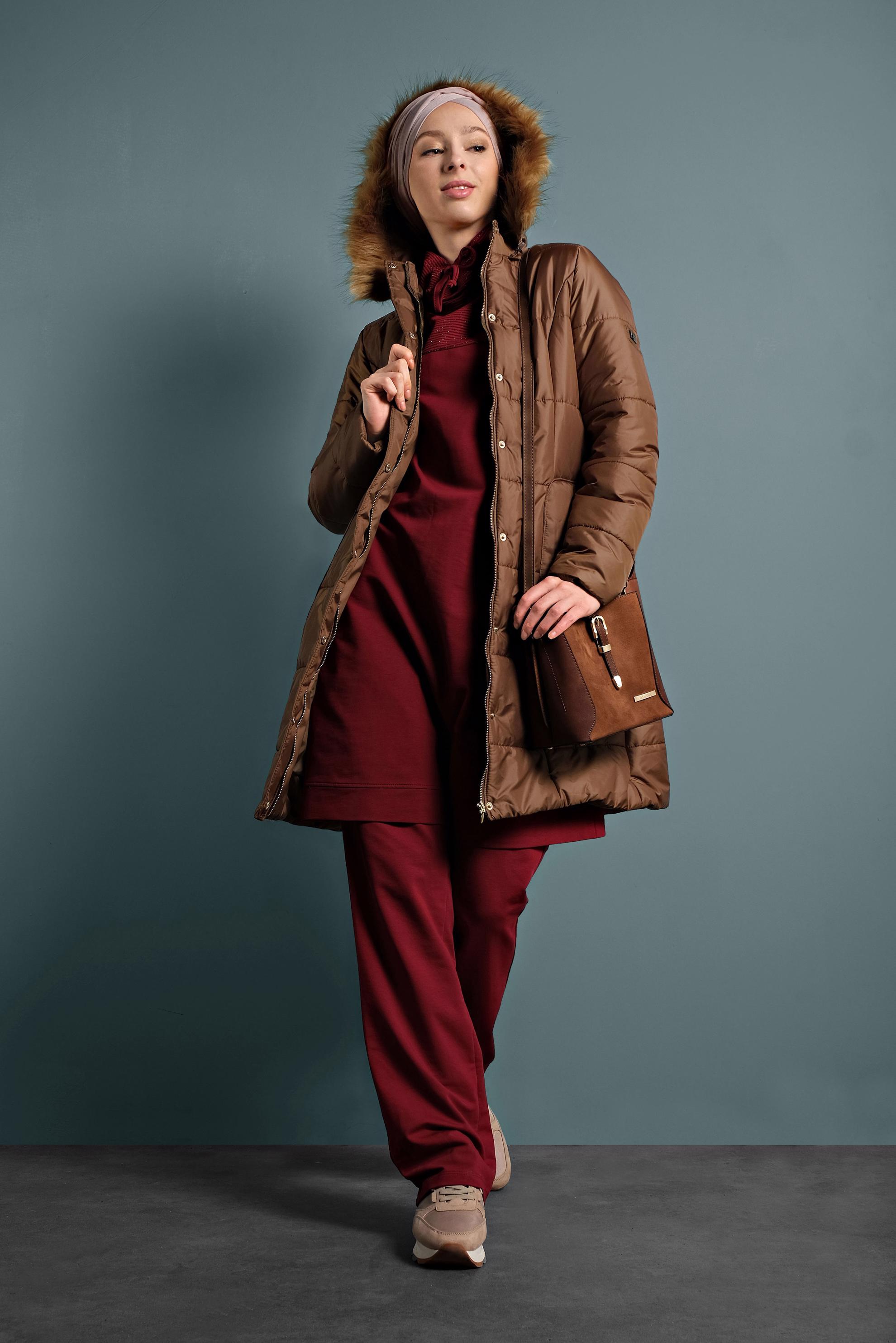 Tesettür giyim TABA KAPÜŞONLU ŞİŞME KABAN 90055