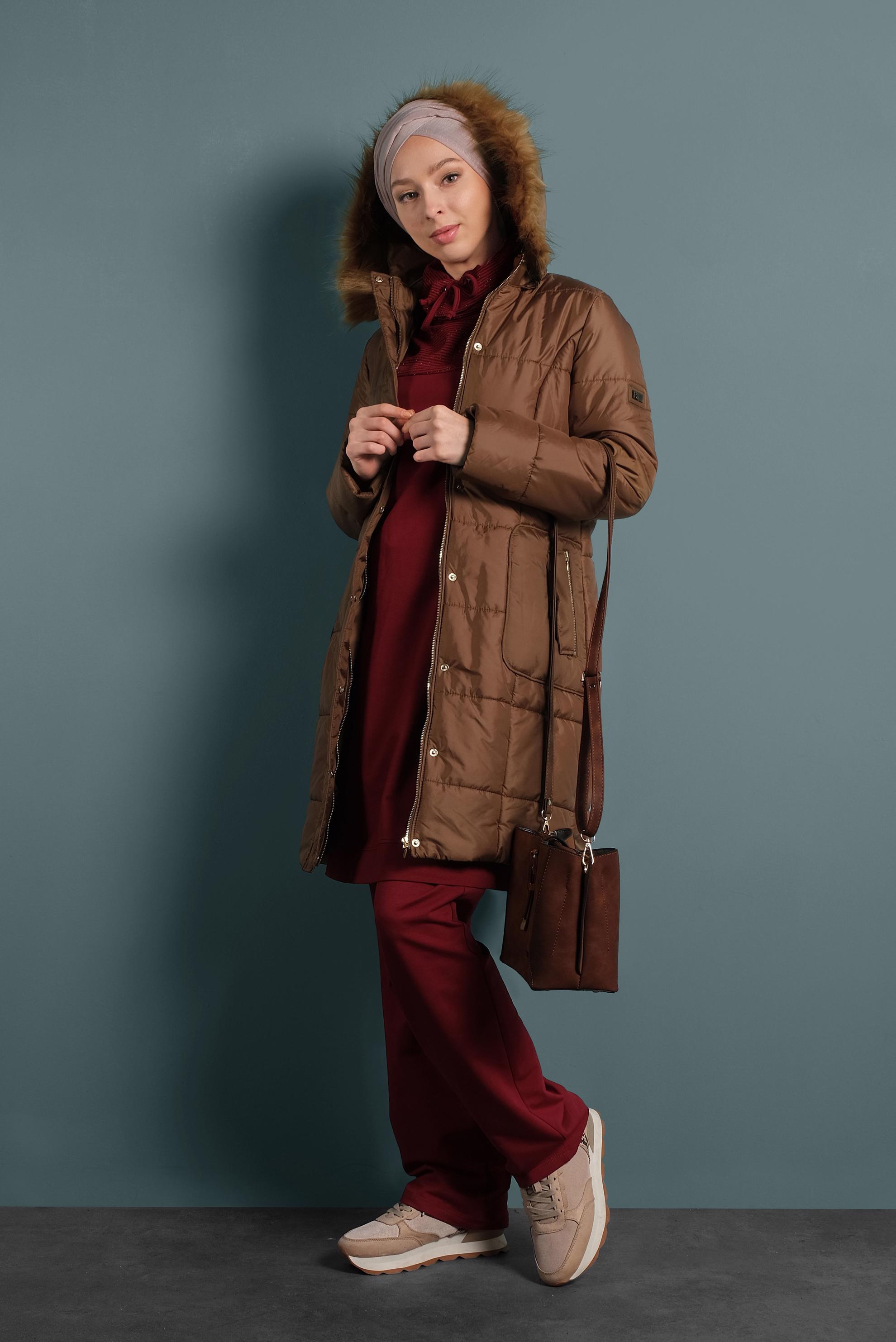 Tesettür giyim TABA KAPÜŞONLU ŞİŞME KABAN 90055