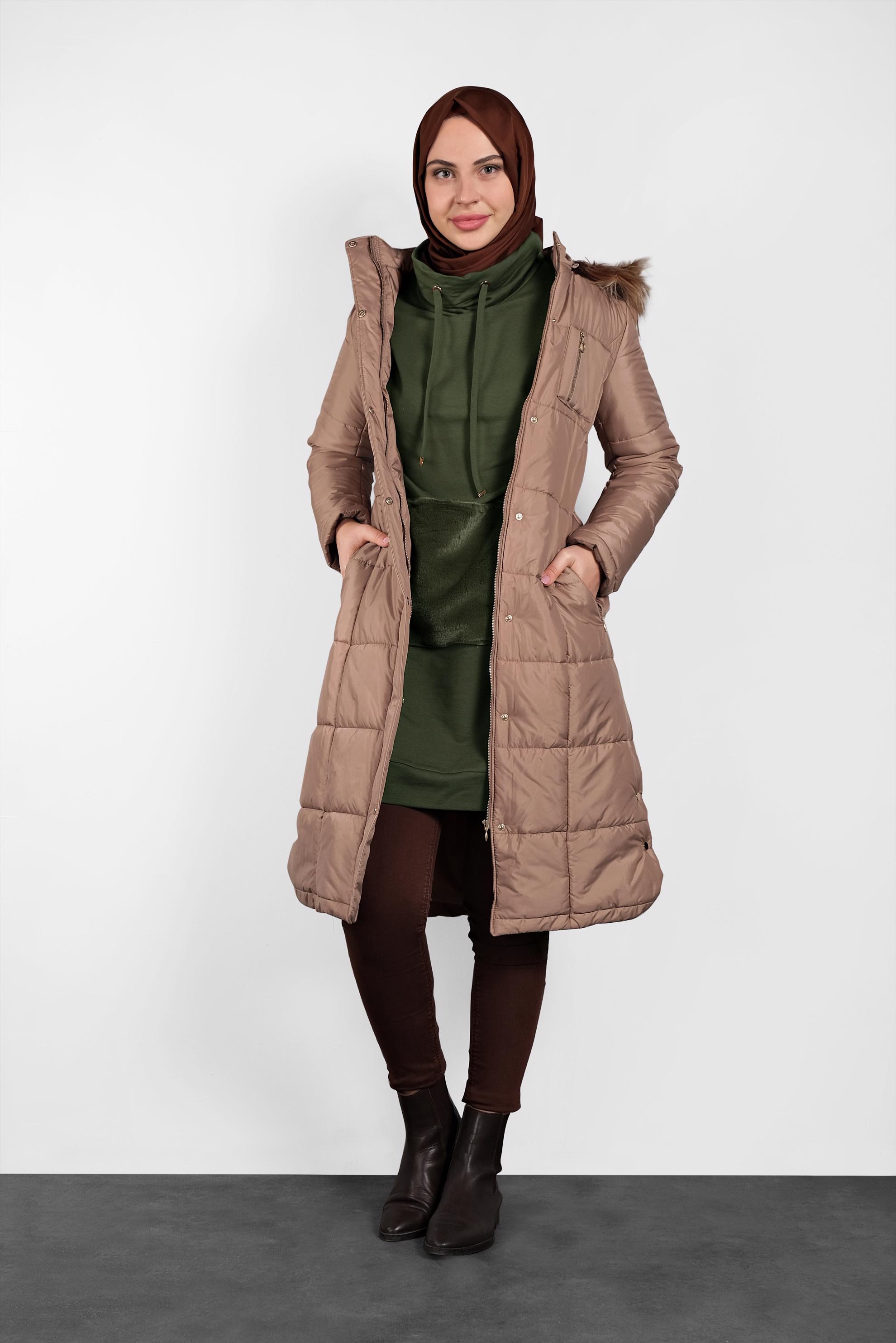 Tesettür giyim BEJ YANLARI ÇITÇITLI KAPİTONE KABAN 90056 