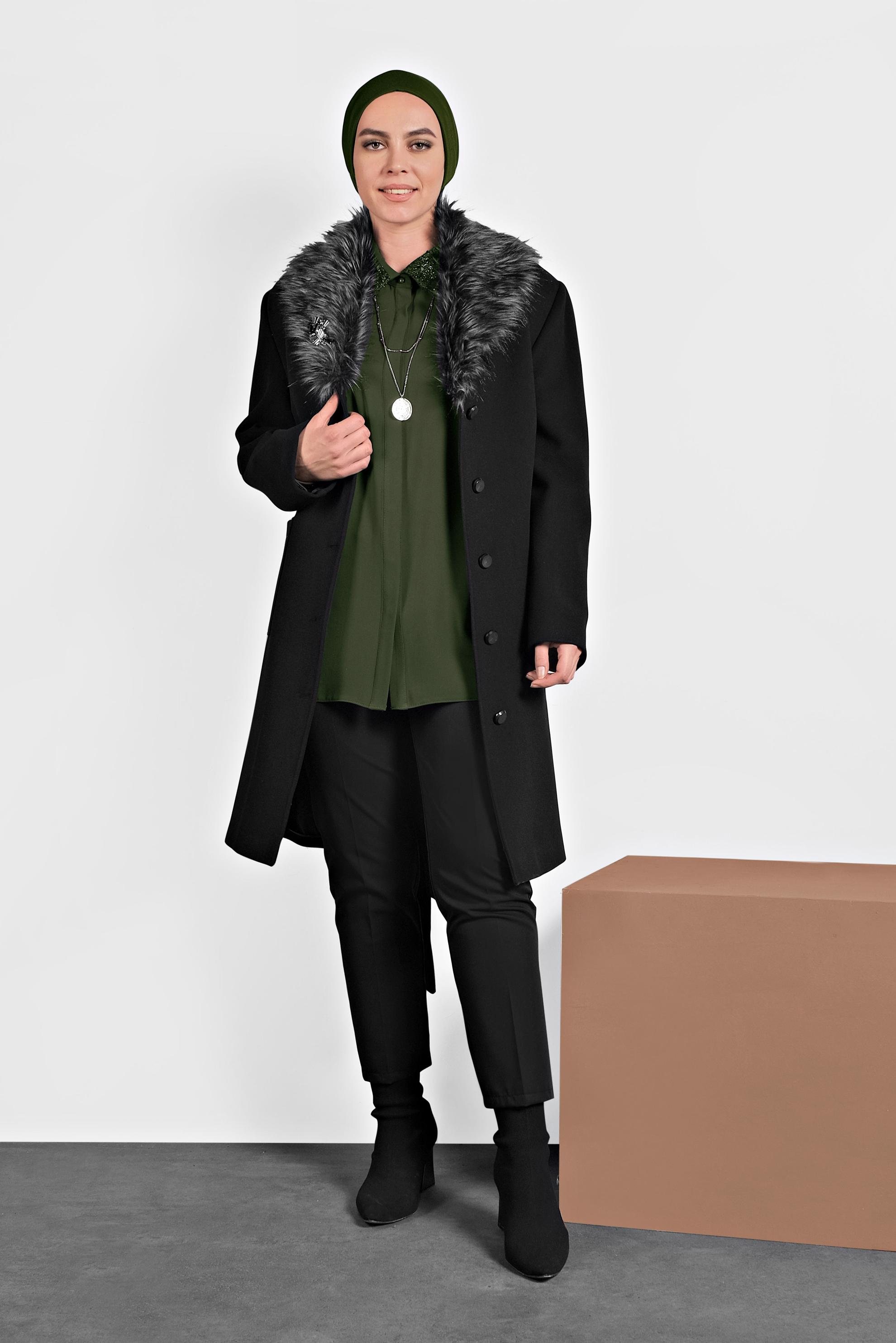 Tesettür giyim SİYAH YAKASI KÜRKLÜ KUŞAKLI KABAN 90069 