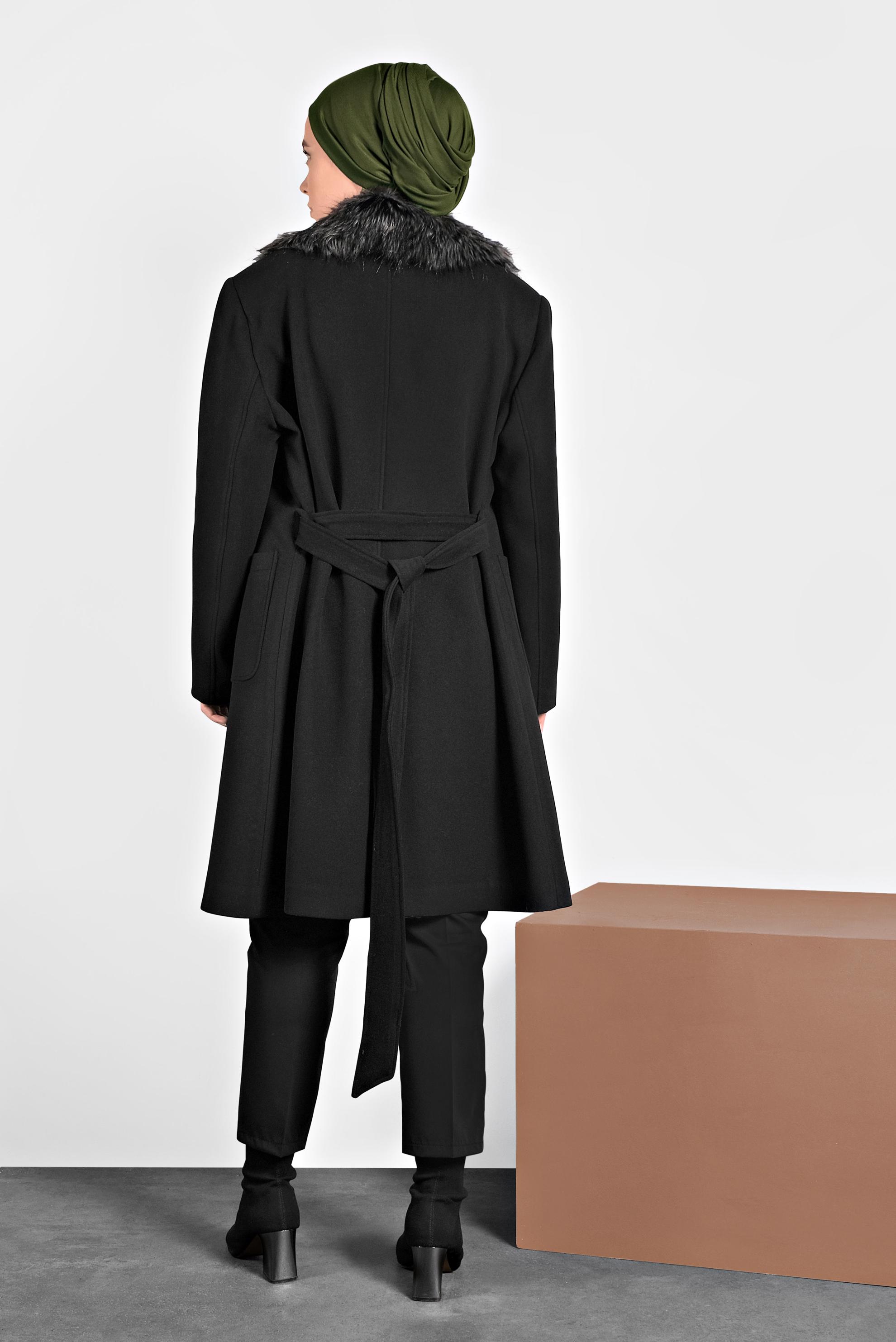 Tesettür giyim SİYAH YAKASI KÜRKLÜ KUŞAKLI KABAN 90069 