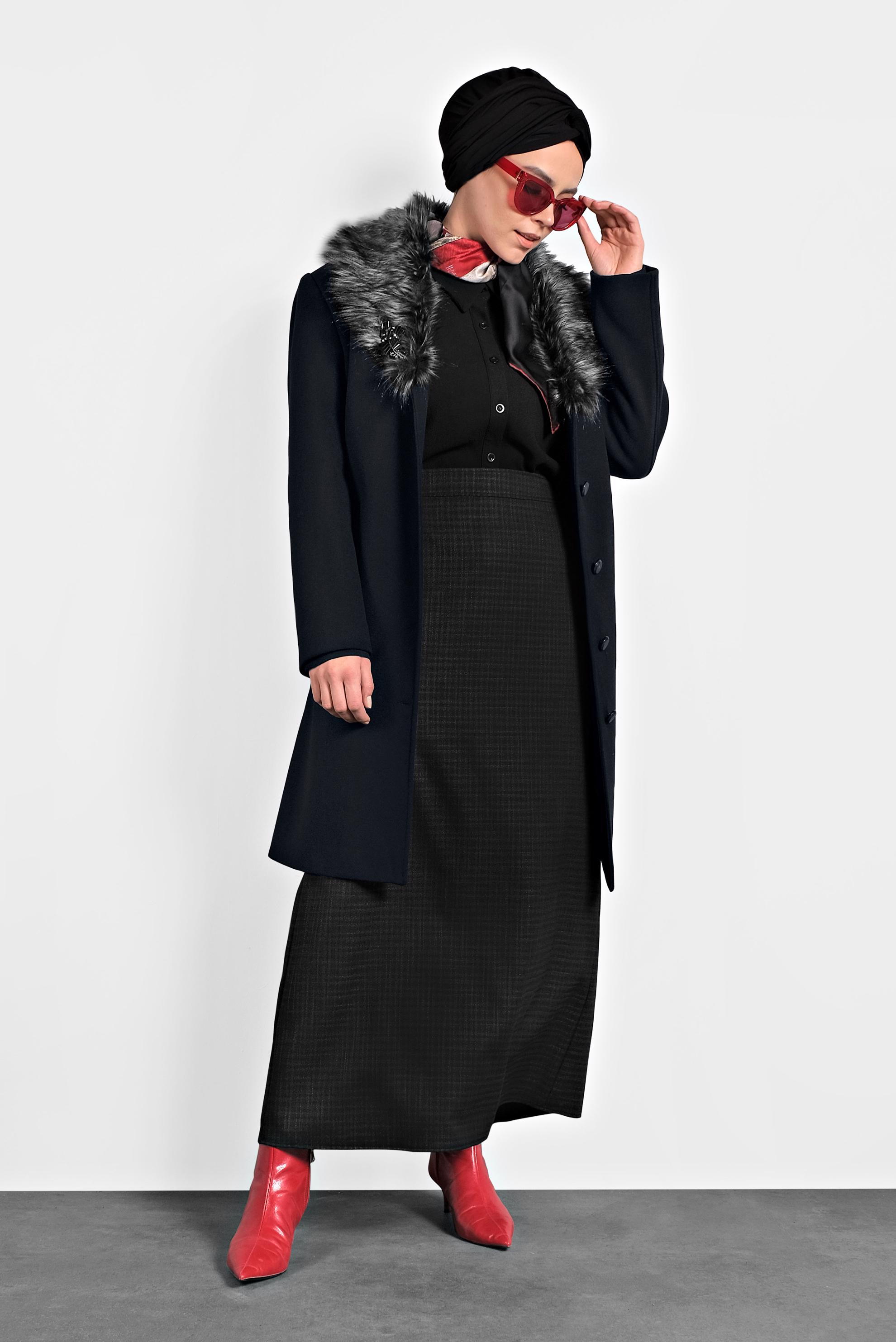 Tesettür giyim LACİVERT YAKASI KÜRKLÜ KUŞAKLI KABAN 90069 