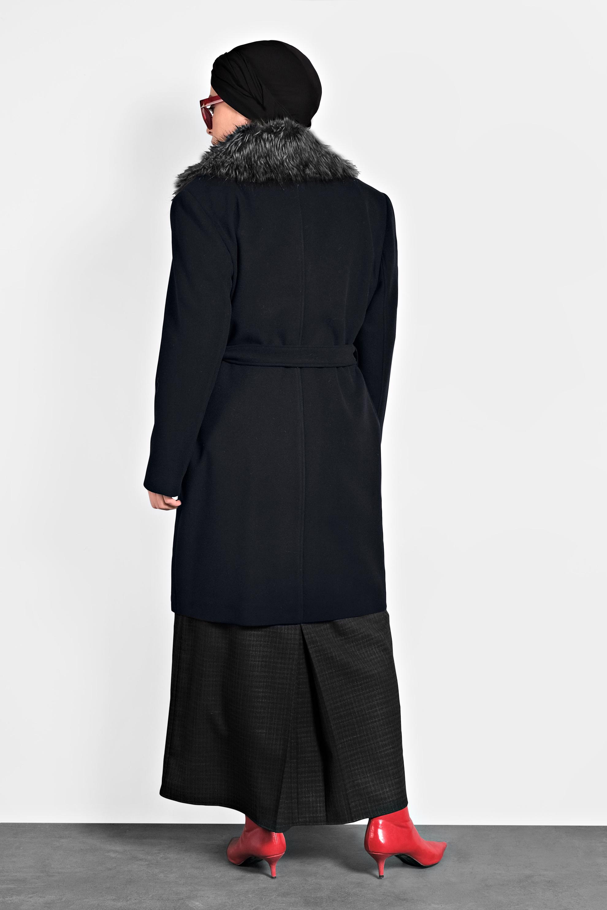 Tesettür giyim LACİVERT YAKASI KÜRKLÜ KUŞAKLI KABAN 90069 