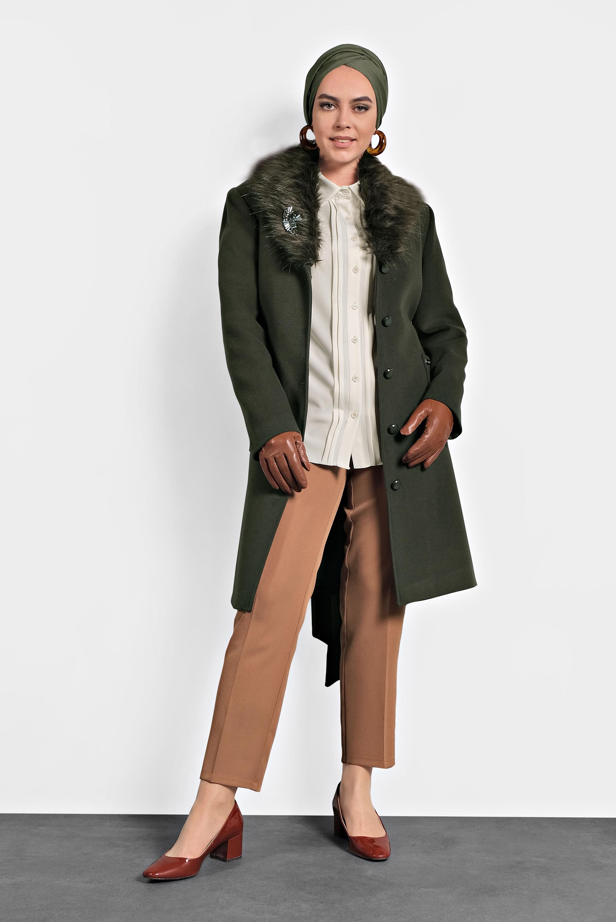 Tesettür giyim HAKİ YAKASI KÜRKLÜ KUŞAKLI KABAN 90069 