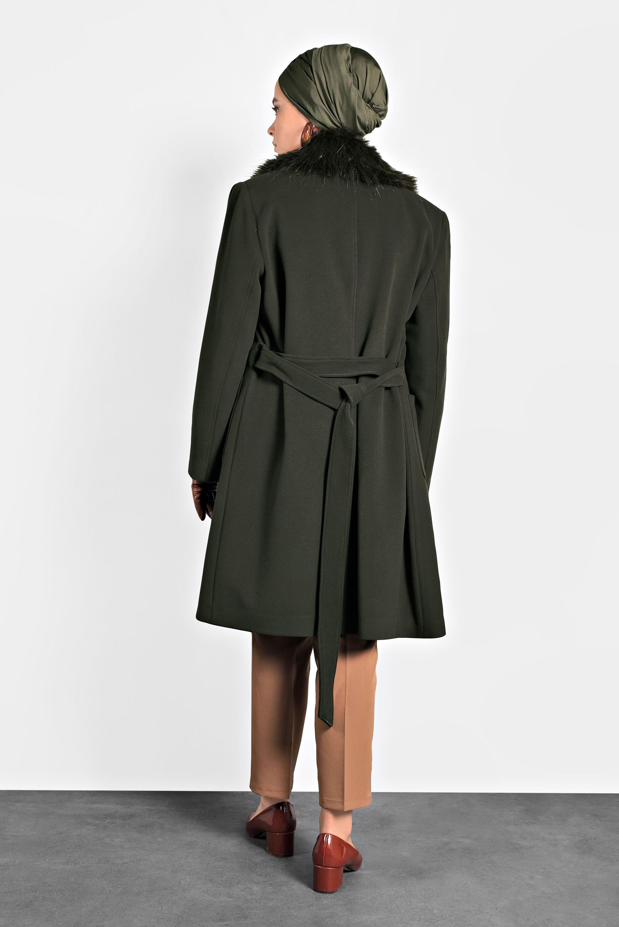 Tesettür giyim HAKİ YAKASI KÜRKLÜ KUŞAKLI KABAN 90069 