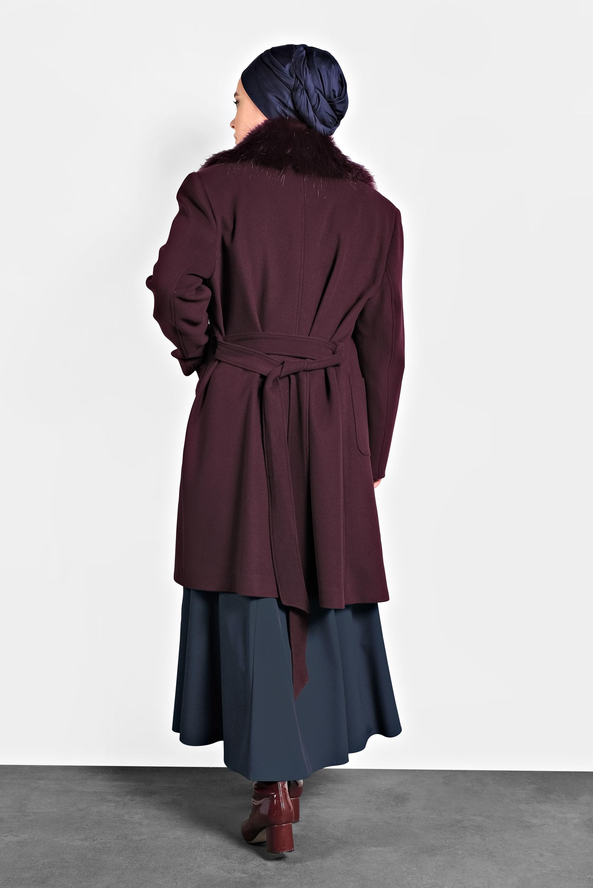 Tesettür giyim BORDO YAKASI KÜRKLÜ KUŞAKLI KABAN 90069 