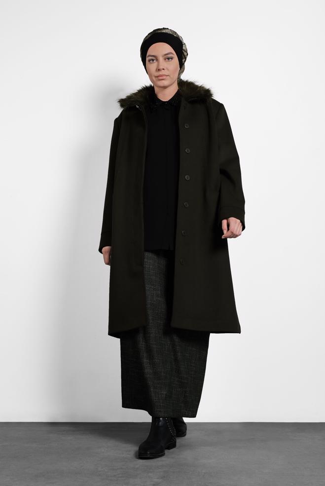 Tesettür giyim HAKİ YAKASI KÜRKLÜ KABAN 90070 - ALVİNA