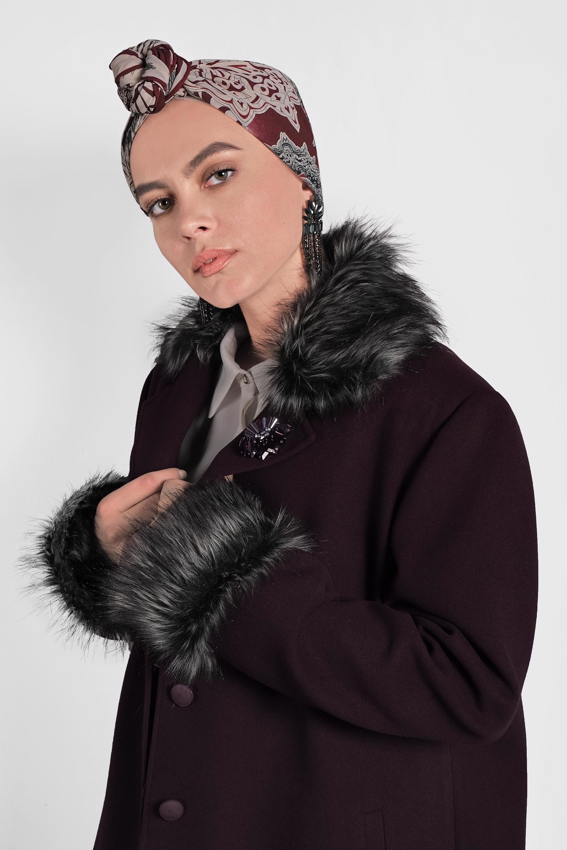 Tesettür giyim MÜRDÜM KÜRK DETAYLI KABAN 90072 