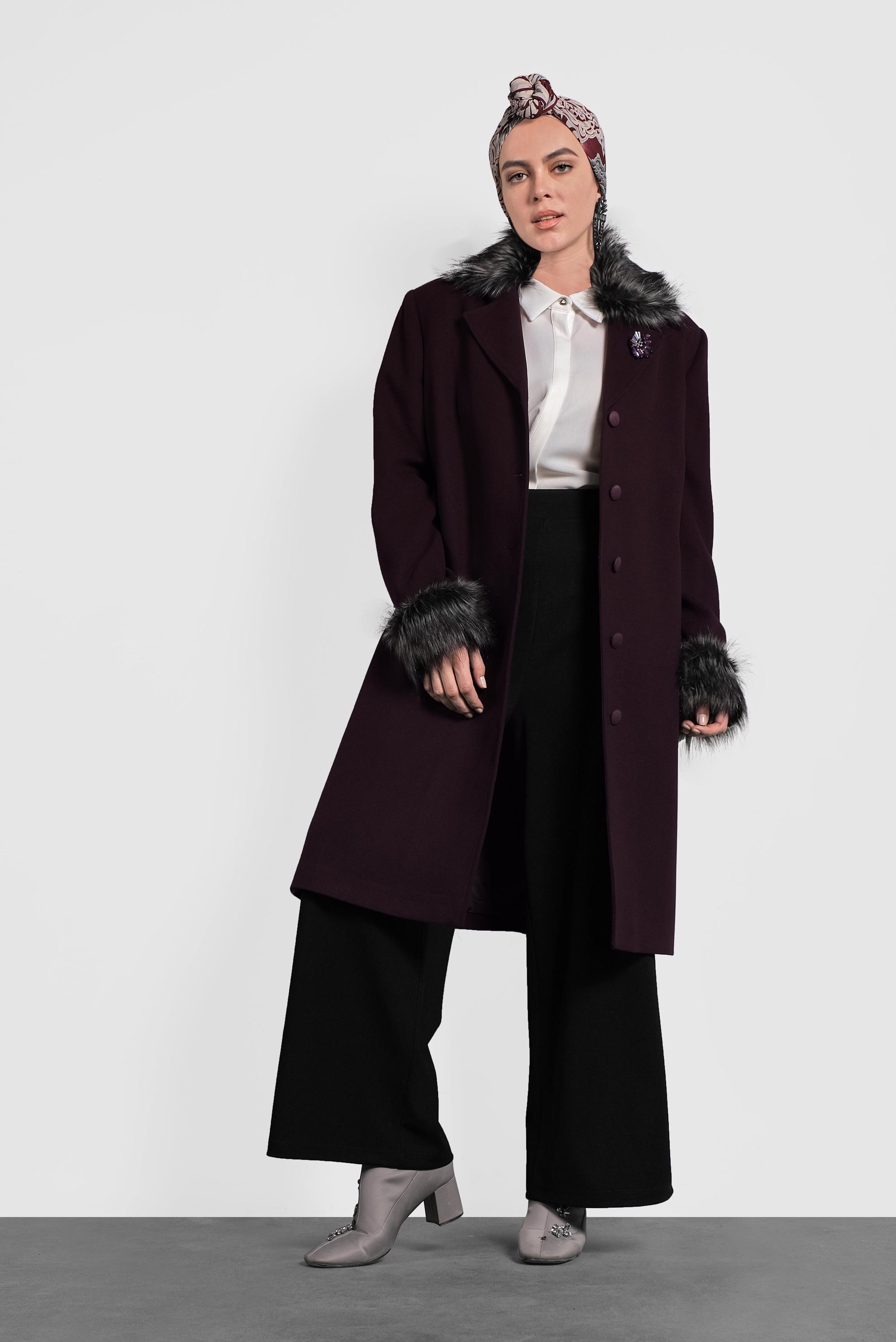 Tesettür giyim MÜRDÜM KÜRK DETAYLI KABAN 90072 