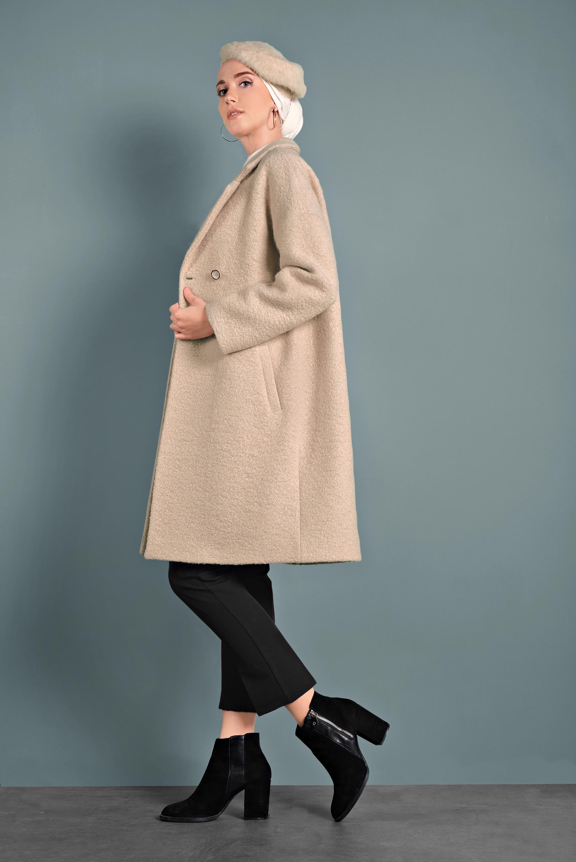 Tesettür giyim BEJ KLASİK DÜĞMELİ KABAN 90073