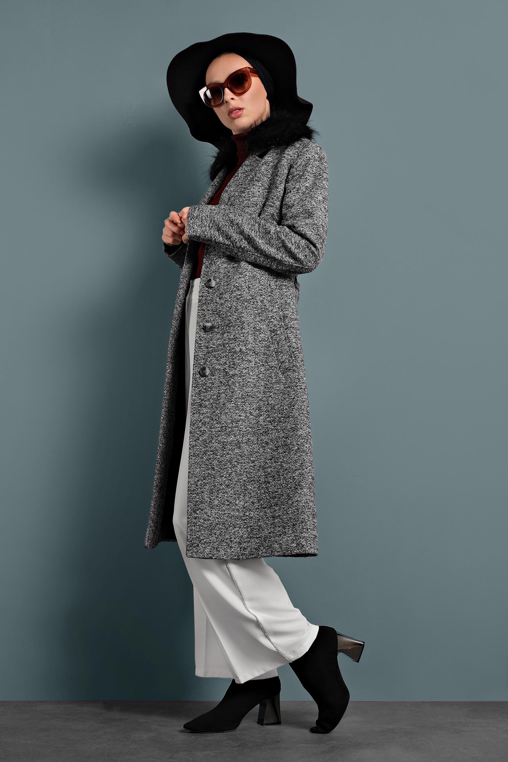 Tesettür giyim GRİ YAKASI KÜRKLÜ KEMERLİ KABAN 90079 