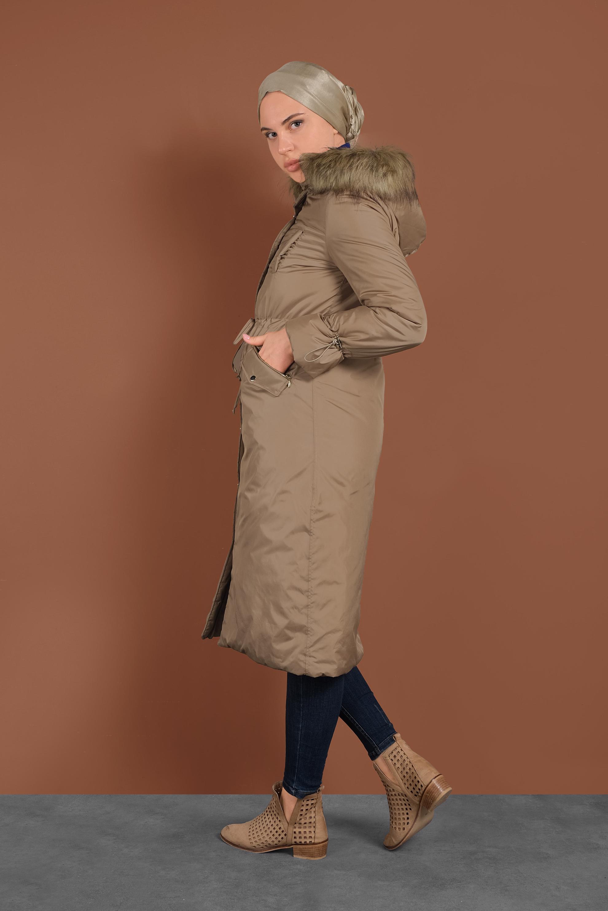 Tesettür giyim BEJ BELİ BAĞCIKLI KAPÜŞONLU KABAN 90083 