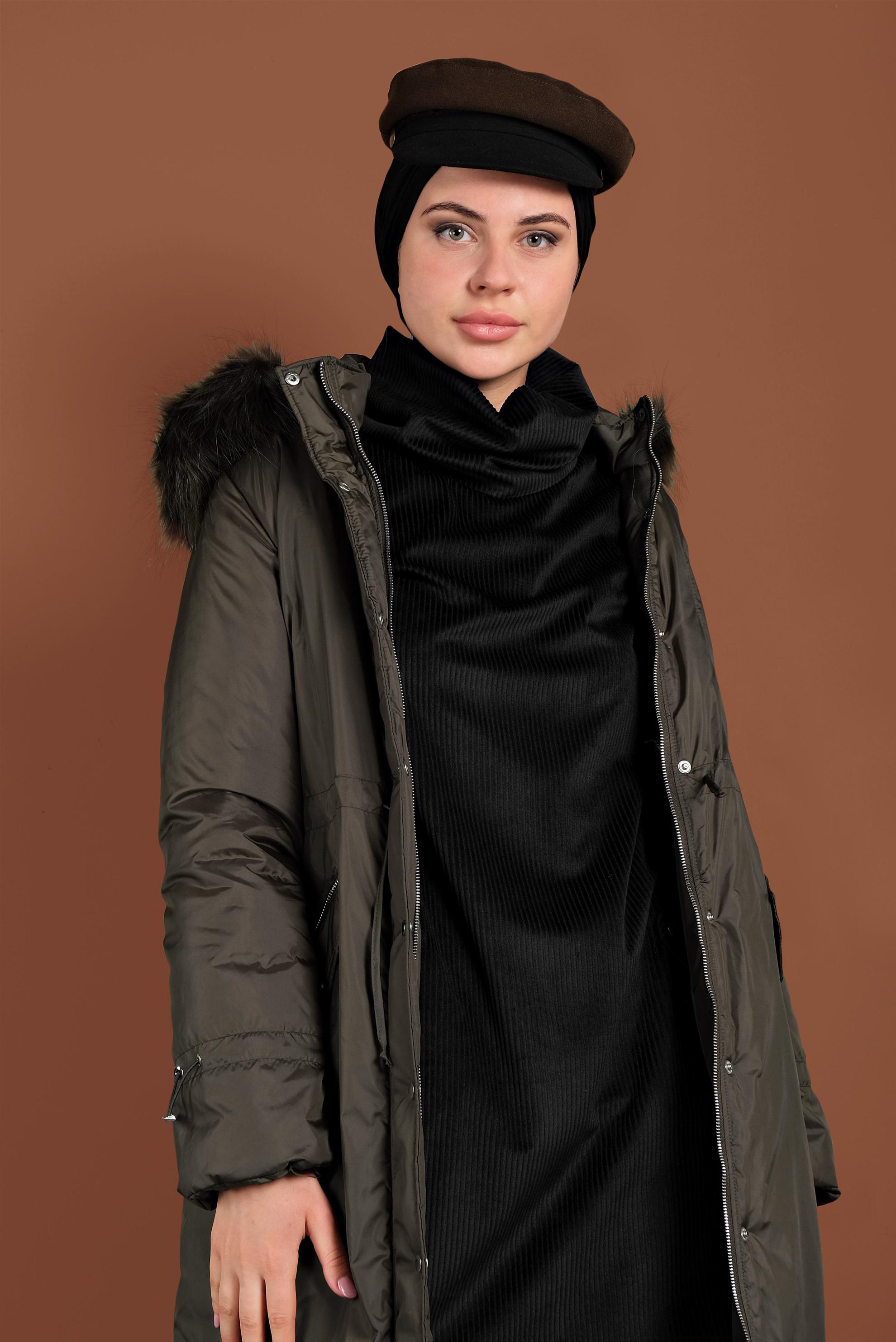 Tesettür giyim HAKİ BELİ BAĞCIKLI KAPÜŞONLU KABAN 90083 