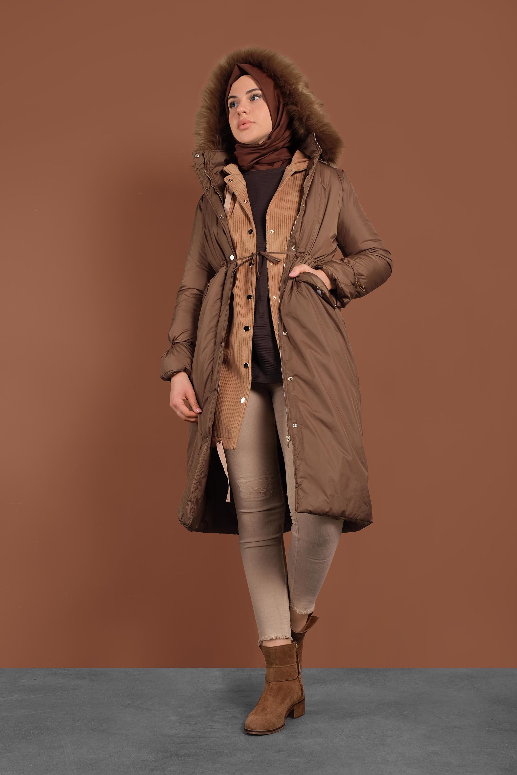 Tesettür giyim TABA BELİ BAĞCIKLI KAPÜŞONLU KABAN 90083 