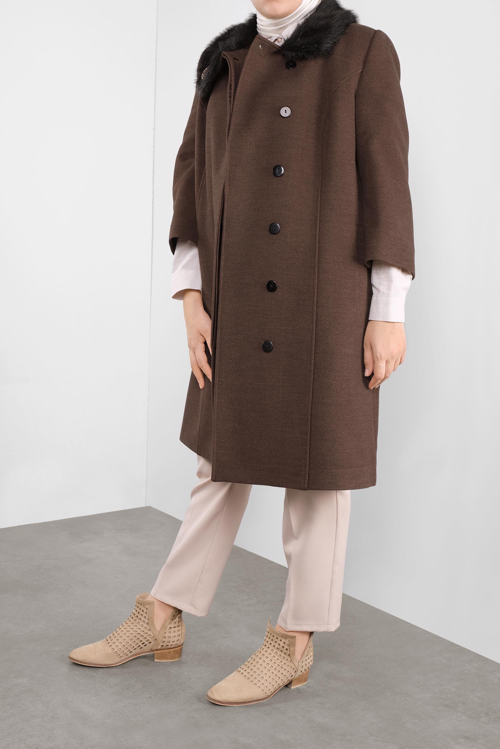 Hijab clothing BROWN THREE-QUARTER SLEEVED FUR DETAILED COAT 90086 