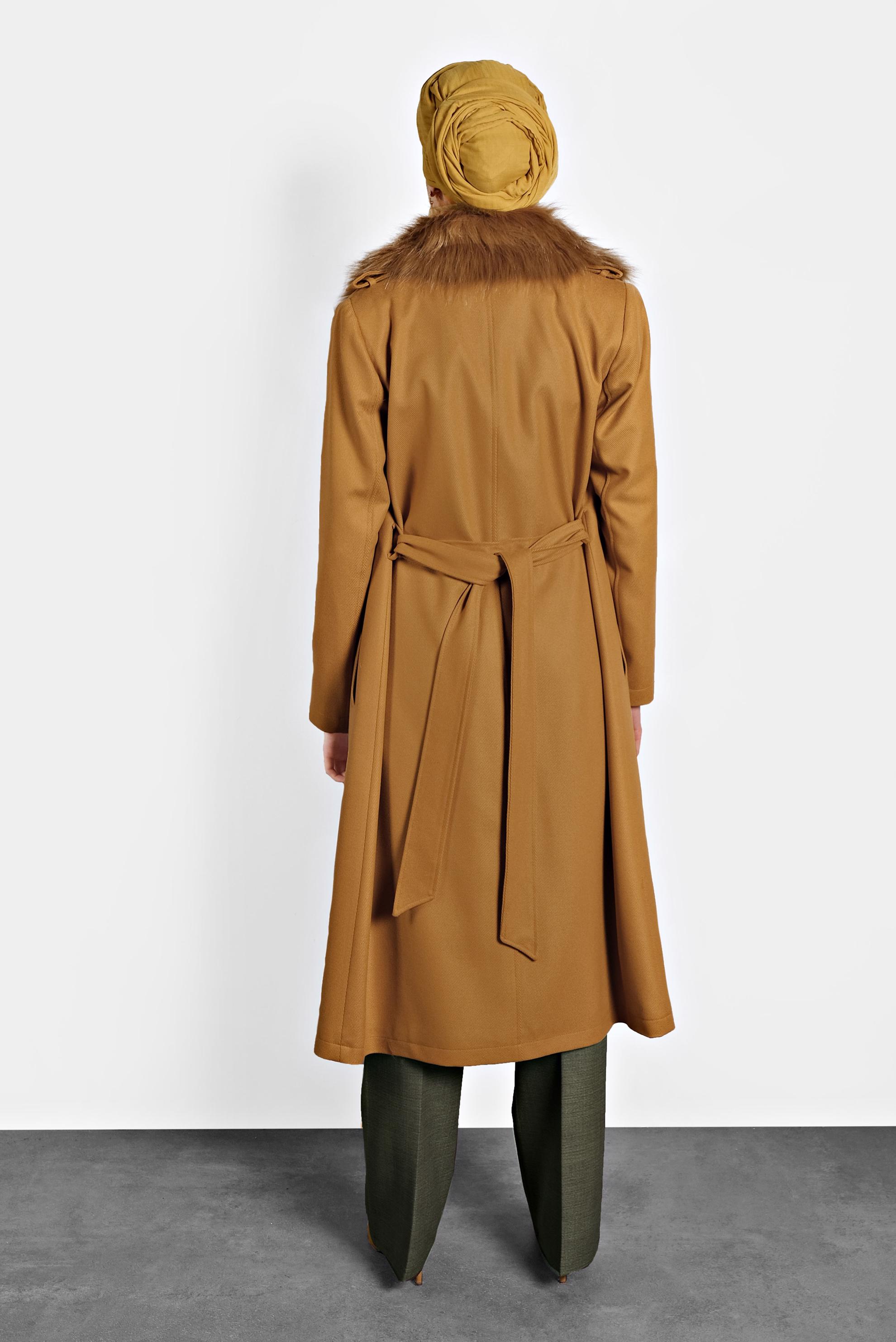 Tesettür giyim SARI KUŞAKLI DÜĞMELİ KABAN 90087 