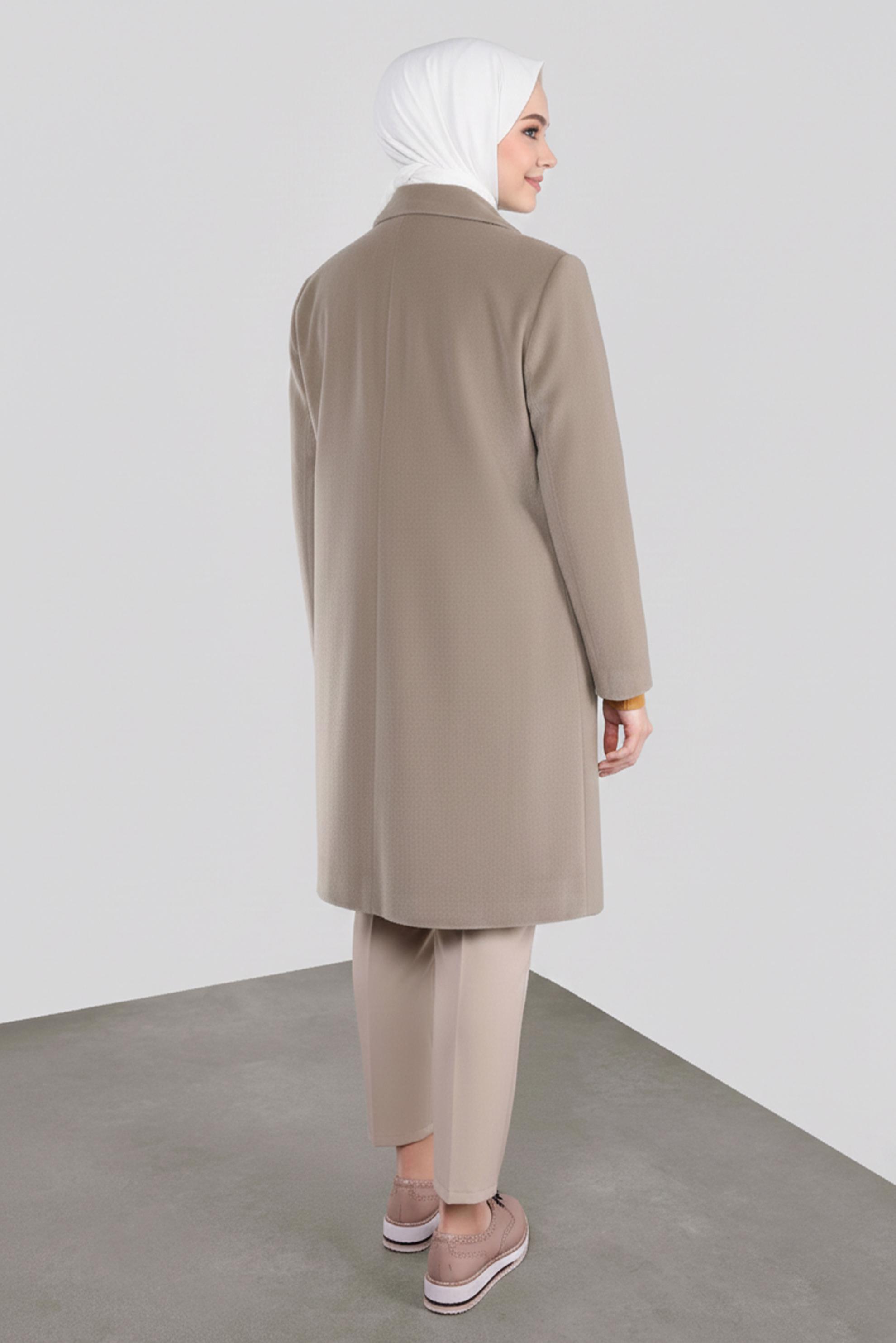 Tesettür giyim BEJ YAKASI BROŞLU KABAN 90090