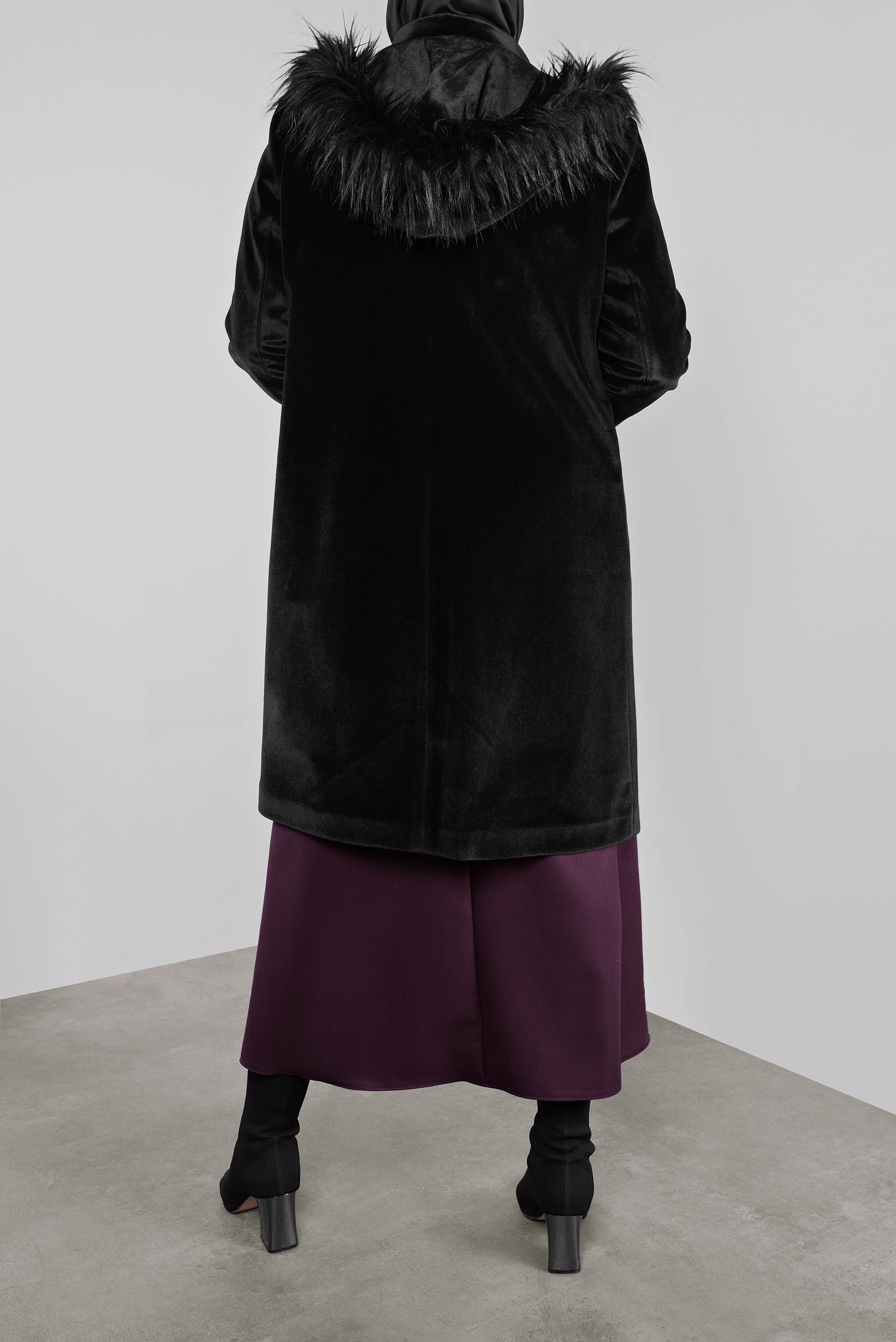 Tesettür giyim SİYAH KAPÜŞONU KÜRKLÜ KABAN 90092