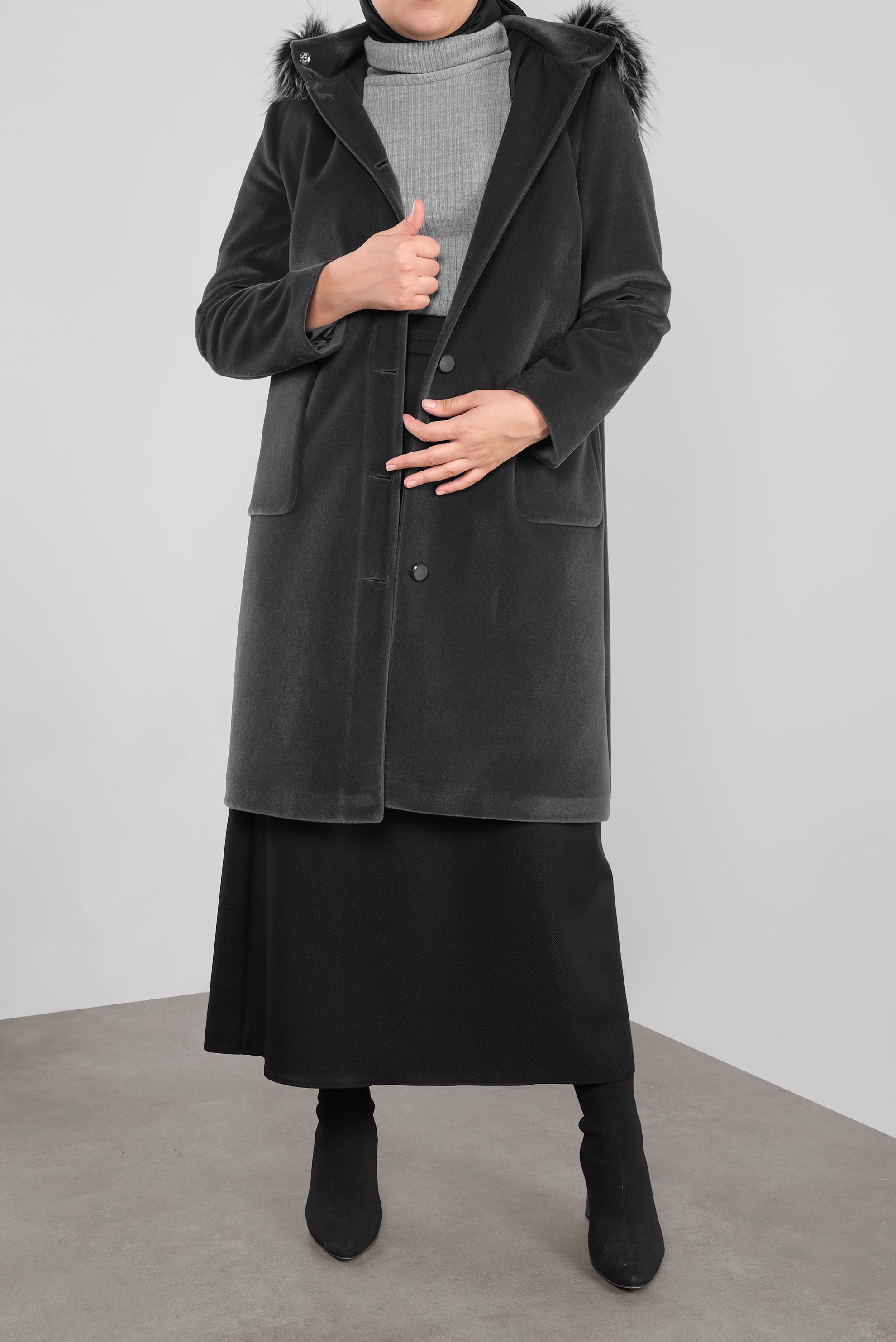 Tesettür giyim GRİ KAPÜŞONU KÜRKLÜ KABAN 90092