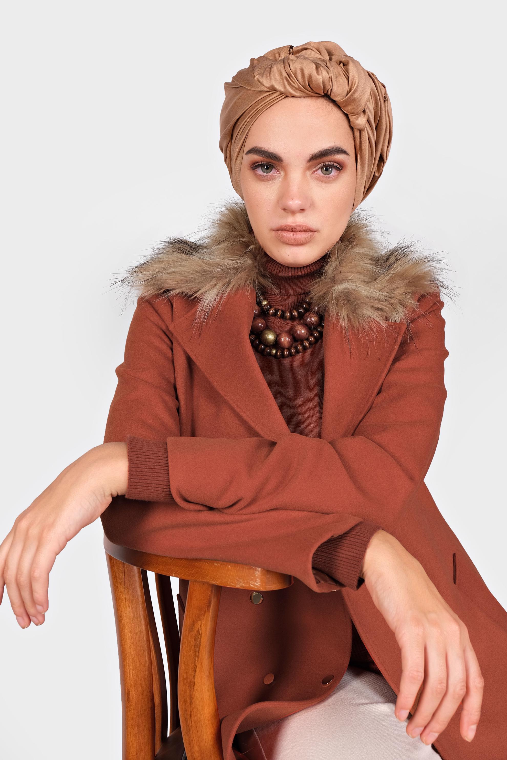 Vêtements hijab BRUN CABAN À COL EN FOURRURE À BOUTONNÉ 90102 