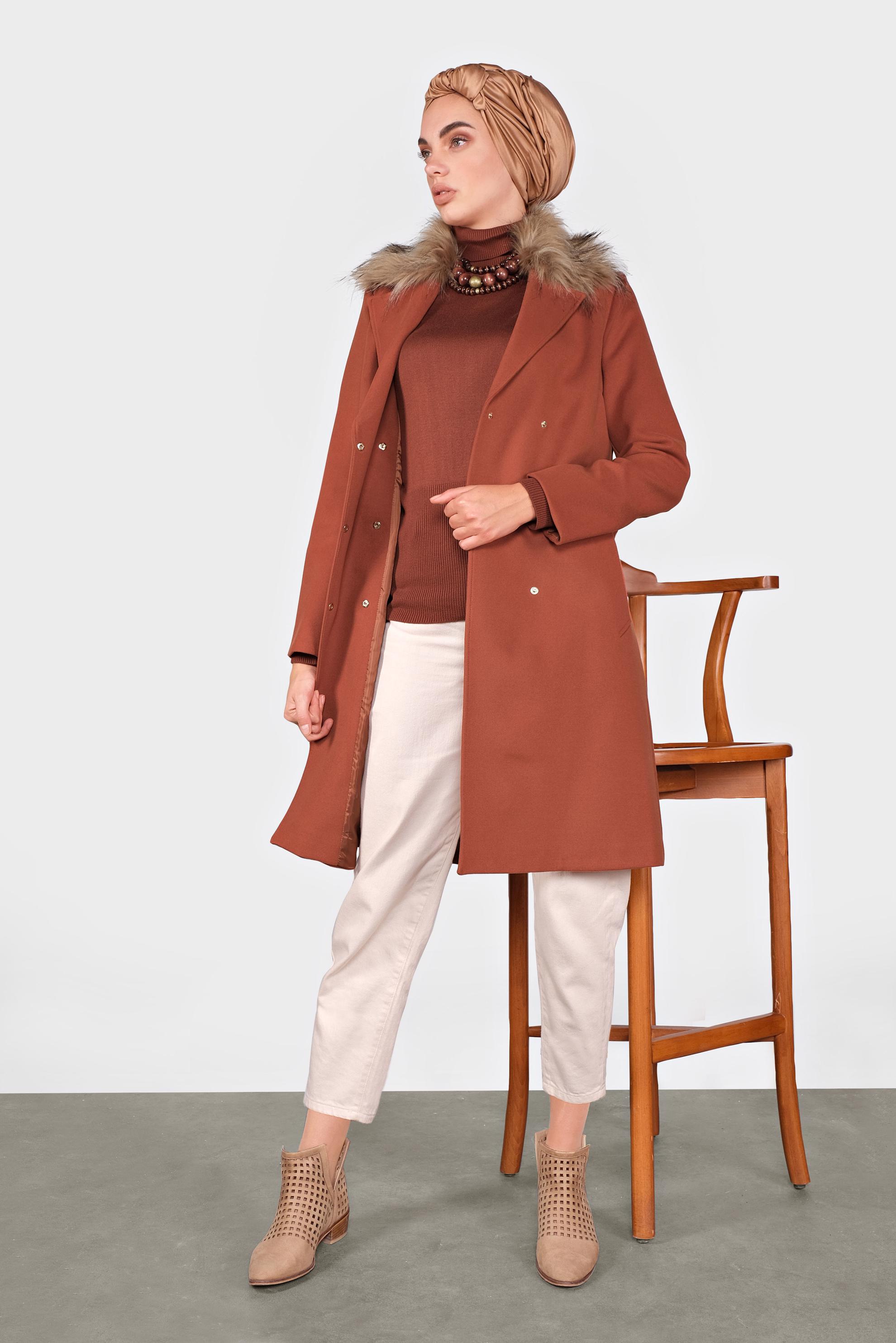 Vêtements hijab BRUN CABAN À COL EN FOURRURE À BOUTONNÉ 90102 