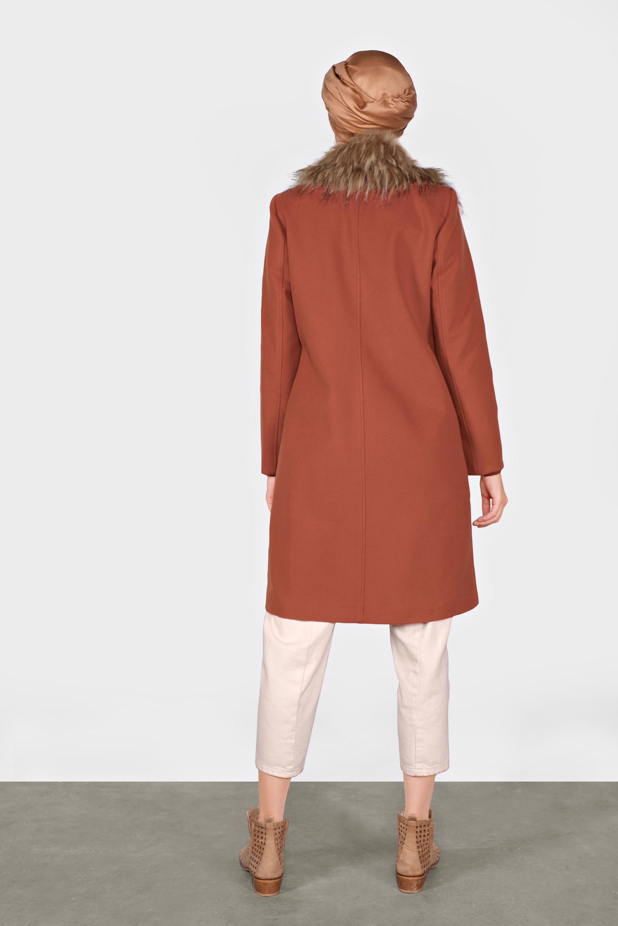 Vêtements hijab BRUN CABAN À COL EN FOURRURE À BOUTONNÉ 90102 