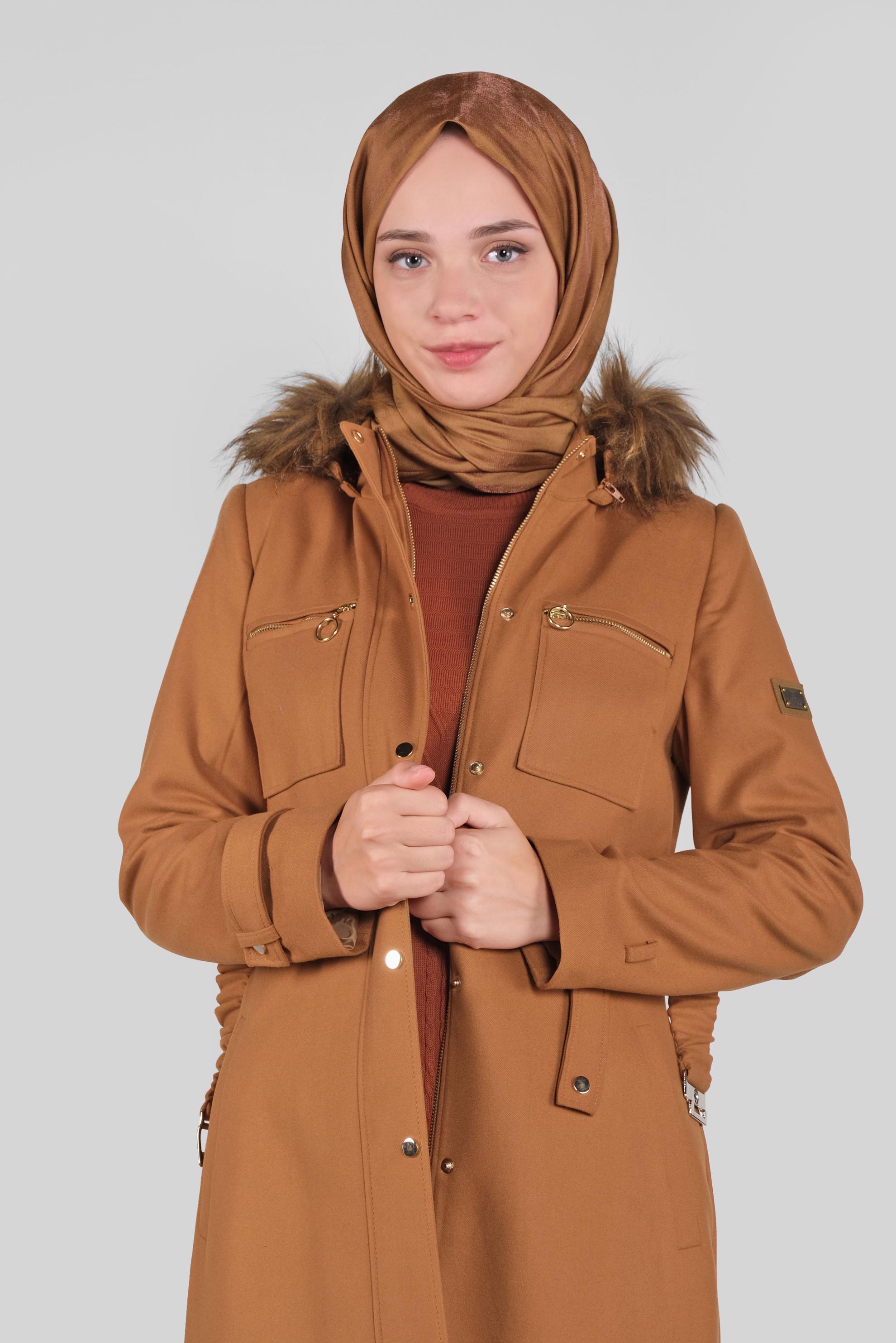 Tesettür giyim TABA KÜRK DETAYLI KAPÜŞONLU KAŞE KABAN 90105 