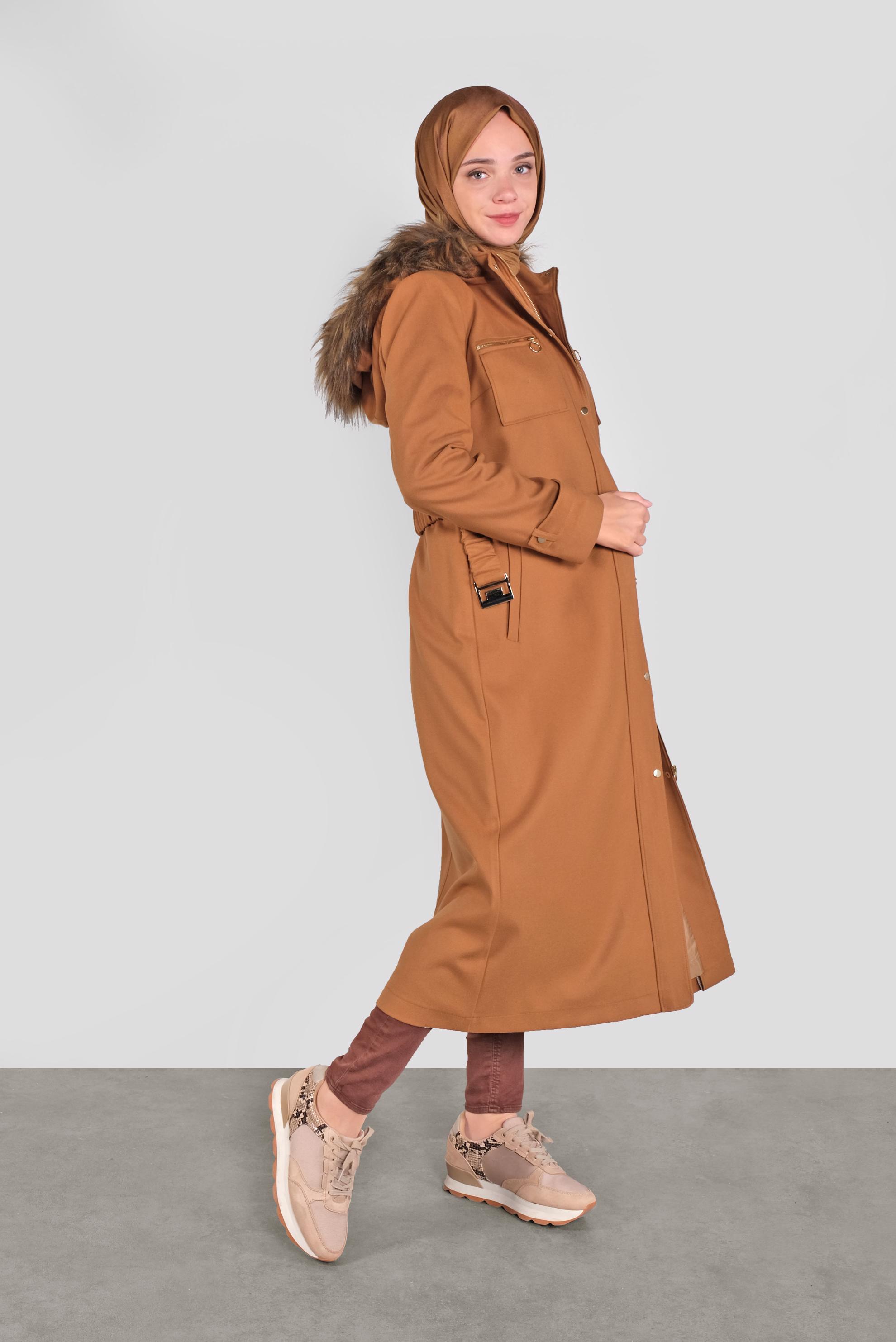 Tesettür giyim TABA KÜRK DETAYLI KAPÜŞONLU KAŞE KABAN 90105 