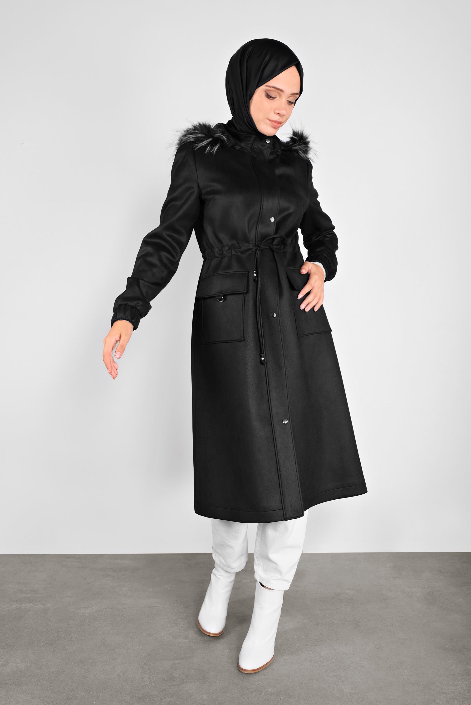 Tesettür giyim SİYAH KAPÜŞONU KÜRKLÜ GABARDİN KABAN 90106 