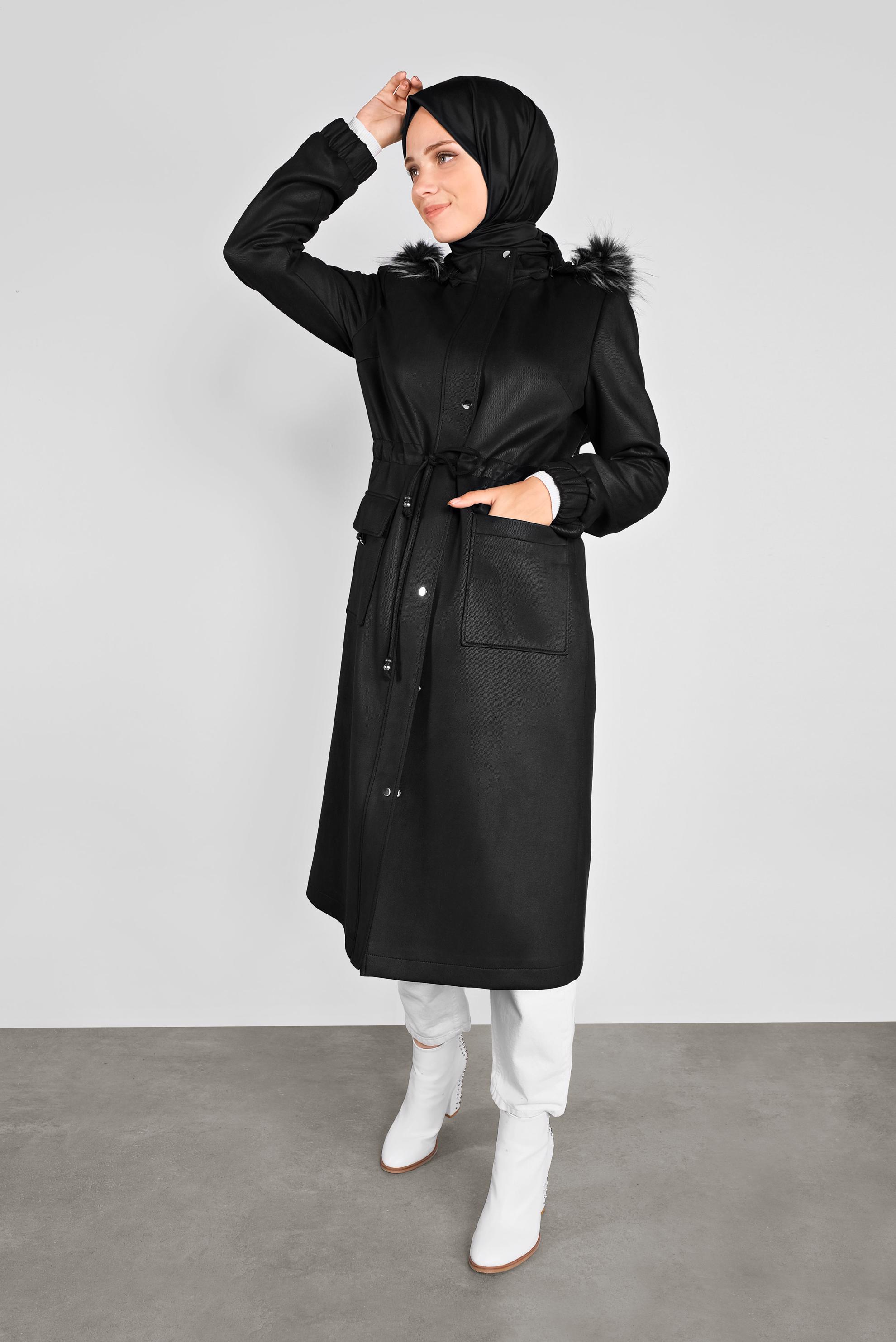 Tesettür giyim SİYAH KAPÜŞONU KÜRKLÜ GABARDİN KABAN 90106 