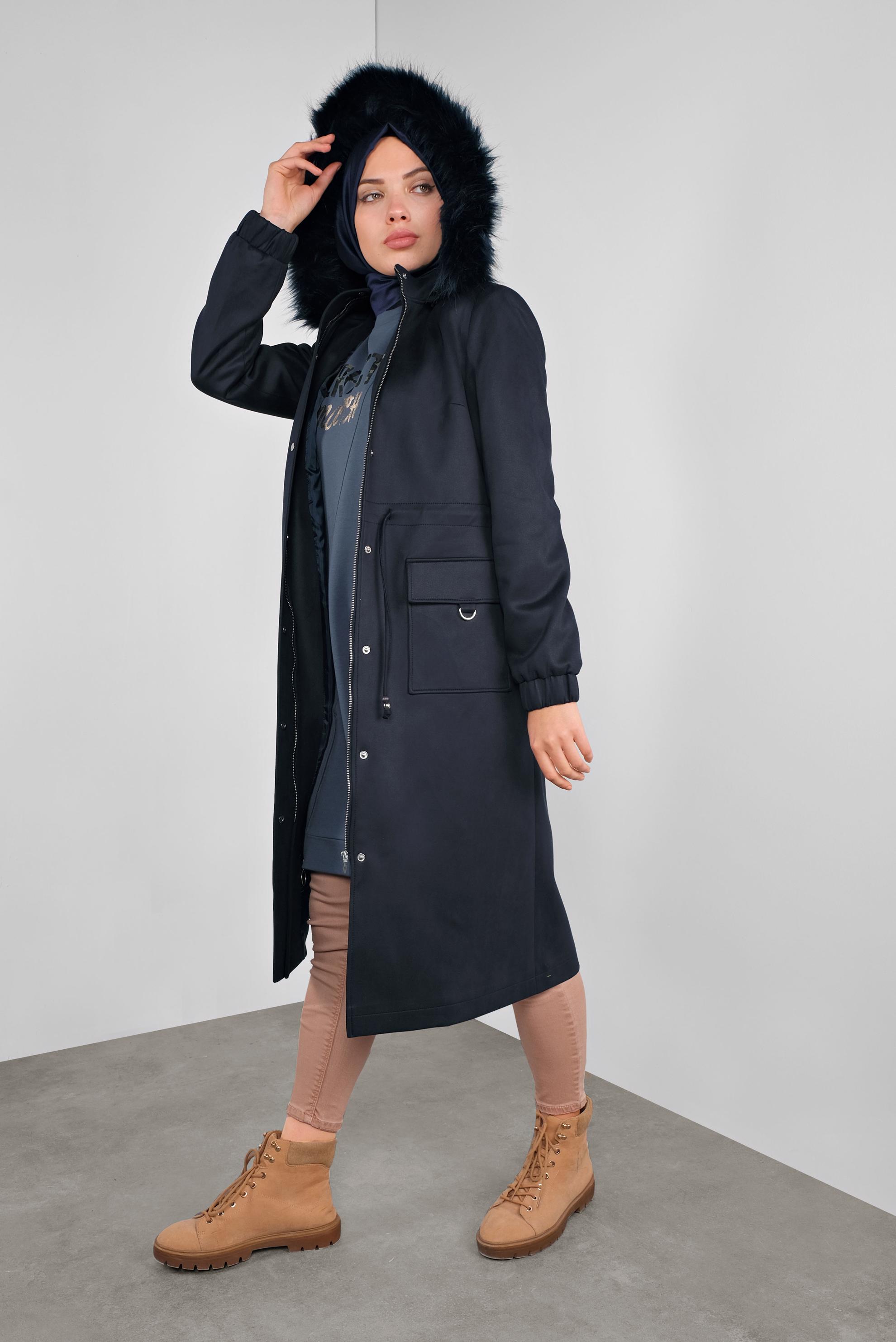 Tesettür giyim LACİVERT KAPÜŞONU KÜRKLÜ GABARDİN KABAN 90106 