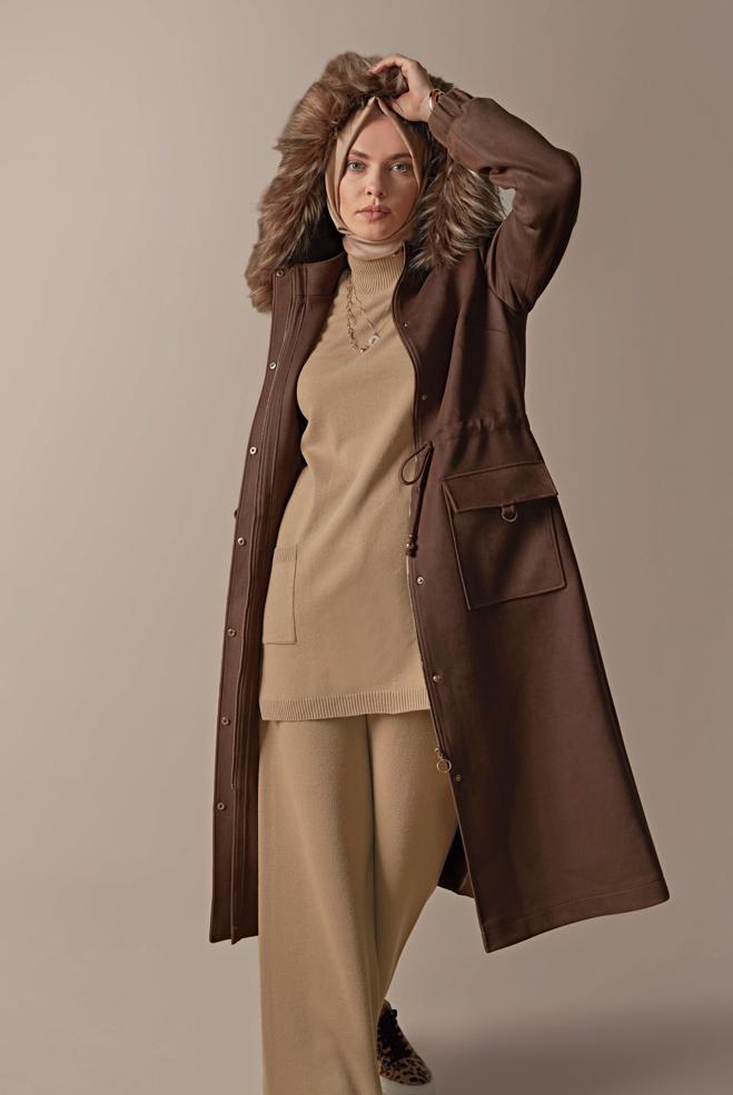 Tesettür giyim  KAPÜŞONU KÜRKLÜ GABARDİN KABAN 90106  - ALVİNA