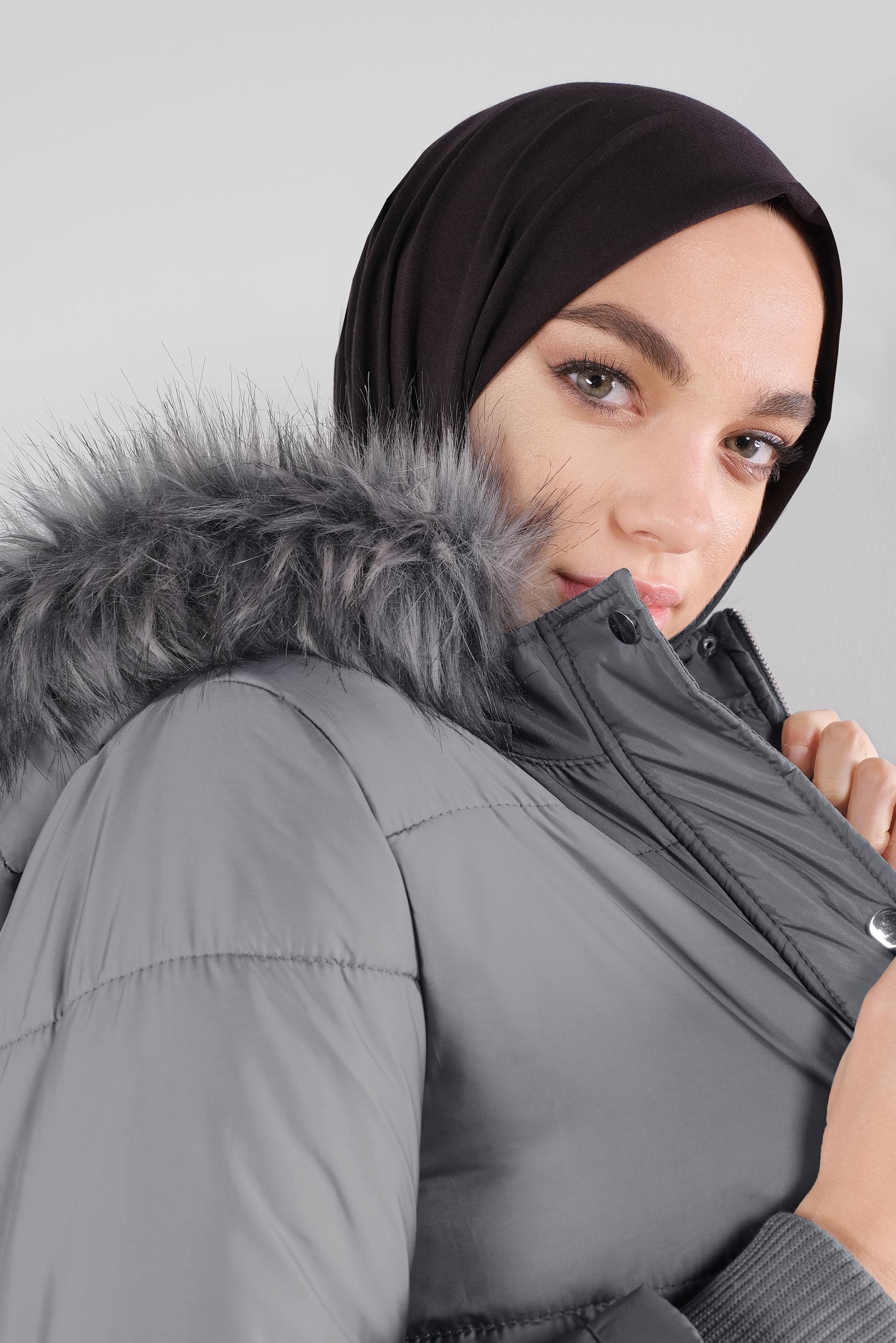 Tesettür giyim GRİ KAPÜŞONLU ŞİŞME KABAN 90107
