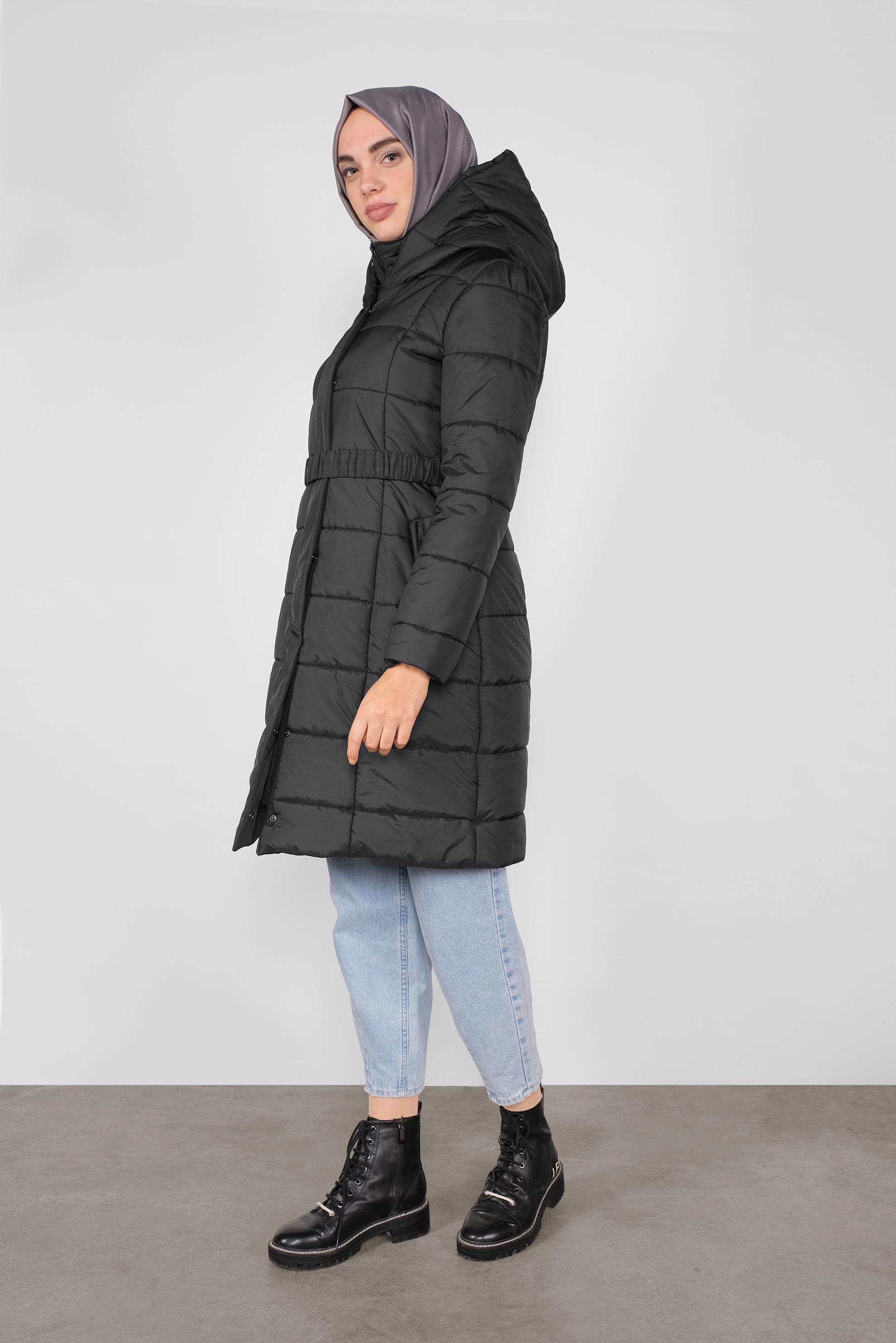 Tesettür giyim SİYAH KEMERLİ KAPÜŞONLU ŞİŞME KABAN 90109 